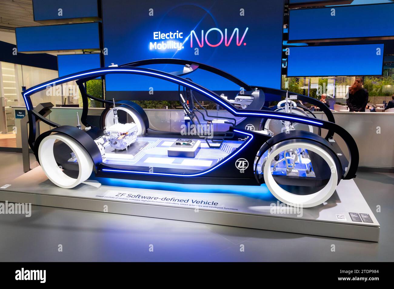 ZF Driving Intelligence für softwaredefinierte Fahrzeuge präsentiert auf der IAA Mobility 2021 in München, Deutschland - 6. September 2021. Stockfoto