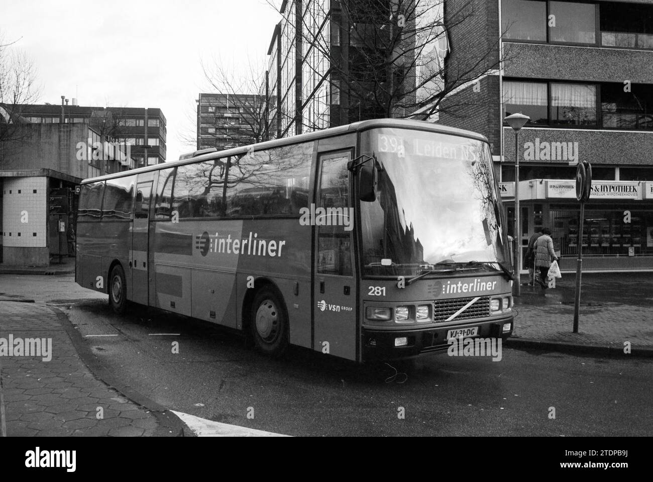 Interliner, Linie 391, H'lem, Haarlem, Niederlande, 18-12-1994, Whizgle News aus der Vergangenheit, zugeschnitten auf die Zukunft. Erkunden Sie historische Geschichten, das Image der niederländischen Agentur aus einer modernen Perspektive, die die Lücke zwischen den Ereignissen von gestern und den Erkenntnissen von morgen überbrückt. Eine zeitlose Reise, die die Geschichten prägt, die unsere Zukunft prägen Stockfoto