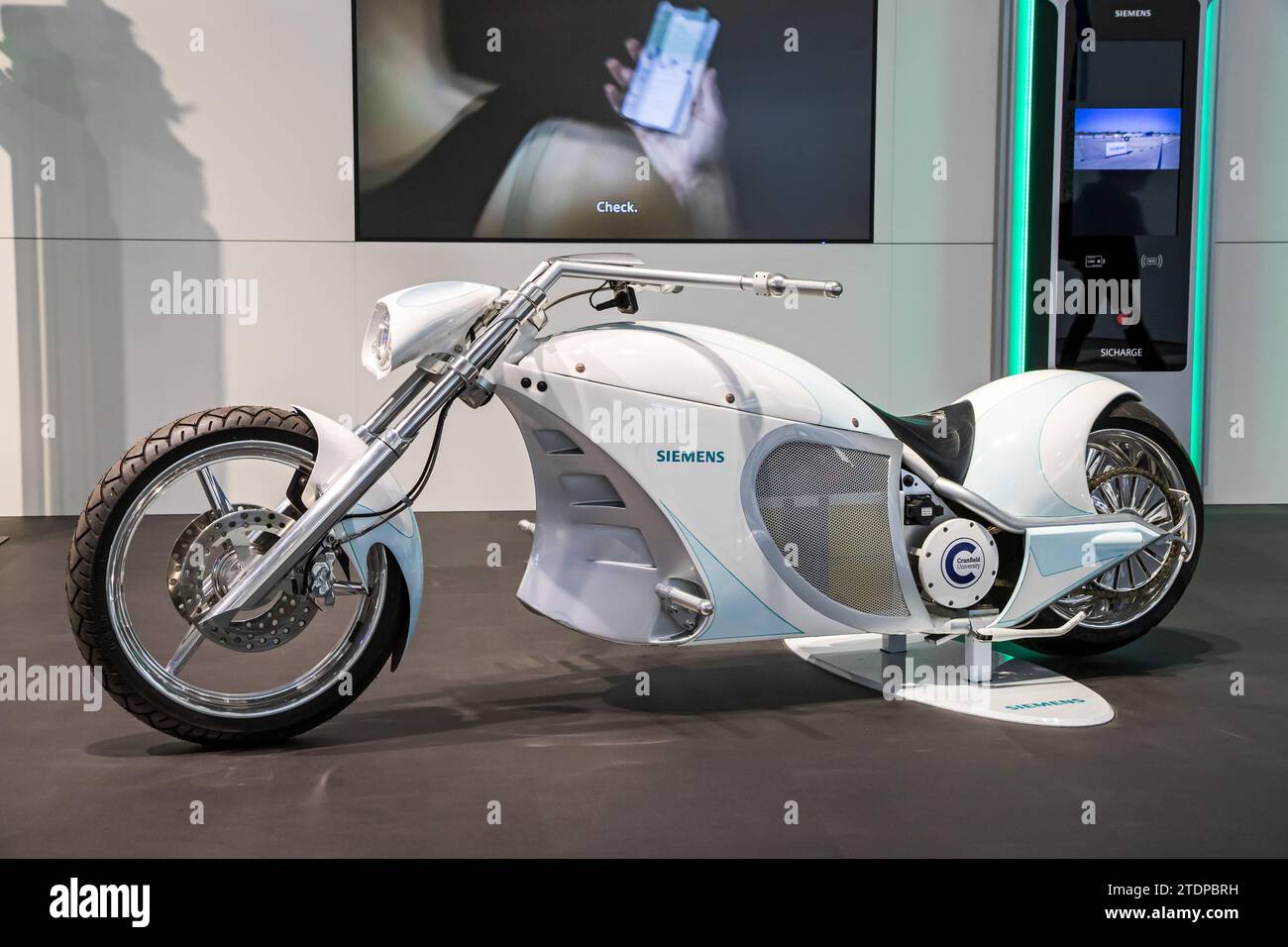 OCC Siemens Smart Electric Chopper Motorrad auf der IAA Mobility 2021 in München, Deutschland - 6. September 2021. Stockfoto