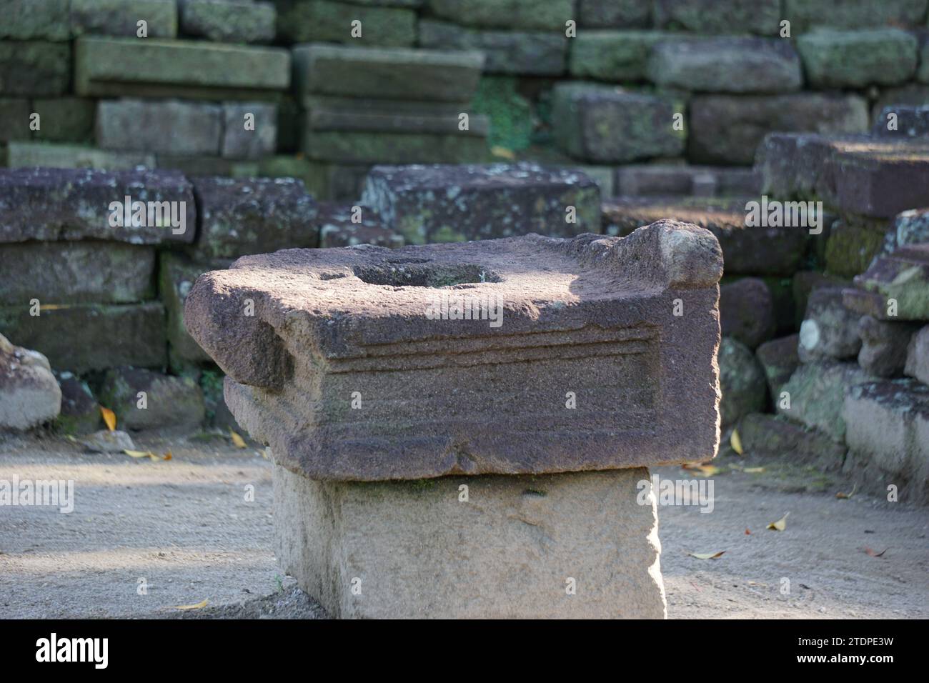 Die Ruine des Gambar-Feuchttempels. Der Gambar Wetan Tempel wurde während des Majapahit-Königreichs nach der Herrschaft von Hayam Wuruk errichtet Stockfoto