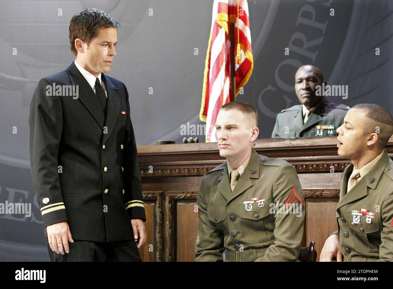 l-r: Rob Lowe (Lt. Daniel A. Kaffee), Nick Court (Louden Downey), Robert D Phillips (Richter Julius Alexander Randolph), Michael Wildman (Harold Dawson) in Ein PAAR GUTE MÄNNER von Aaron Sorkin im Theatre Royal Haymarket, London SW1 06/09/2005 Bühnenbild: Michael Pavelka Kostüme: Elizabeth Hope Clancy Beleuchtung: Mark Henderson Regisseur: David Esbjornson Stockfoto