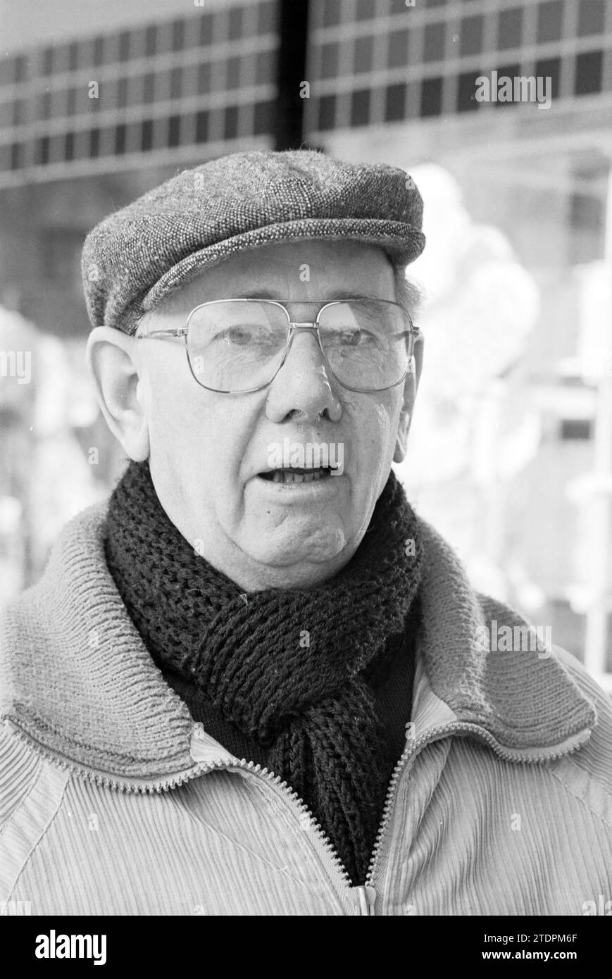 3 Porträts Talk of the Day IJmuiden, Porträts Talk of the Day, IJmuiden, Niederlande, 08-12-1987, Whizgle News from the Past, maßgeschneidert für die Zukunft. Erkunden Sie historische Geschichten, das Image der niederländischen Agentur aus einer modernen Perspektive, die die Lücke zwischen den Ereignissen von gestern und den Erkenntnissen von morgen überbrückt. Eine zeitlose Reise, die die Geschichten prägt, die unsere Zukunft prägen Stockfoto