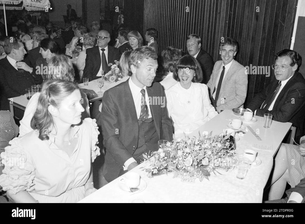 Party by Nelle, Droste, Support Group B.V., 24.09.1982, Whizgle News from the Past, Zugeschnitten auf die Zukunft. Erkunden Sie historische Geschichten, das Image der niederländischen Agentur aus einer modernen Perspektive, die die Lücke zwischen den Ereignissen von gestern und den Erkenntnissen von morgen überbrückt. Eine zeitlose Reise, die die Geschichten prägt, die unsere Zukunft prägen Stockfoto