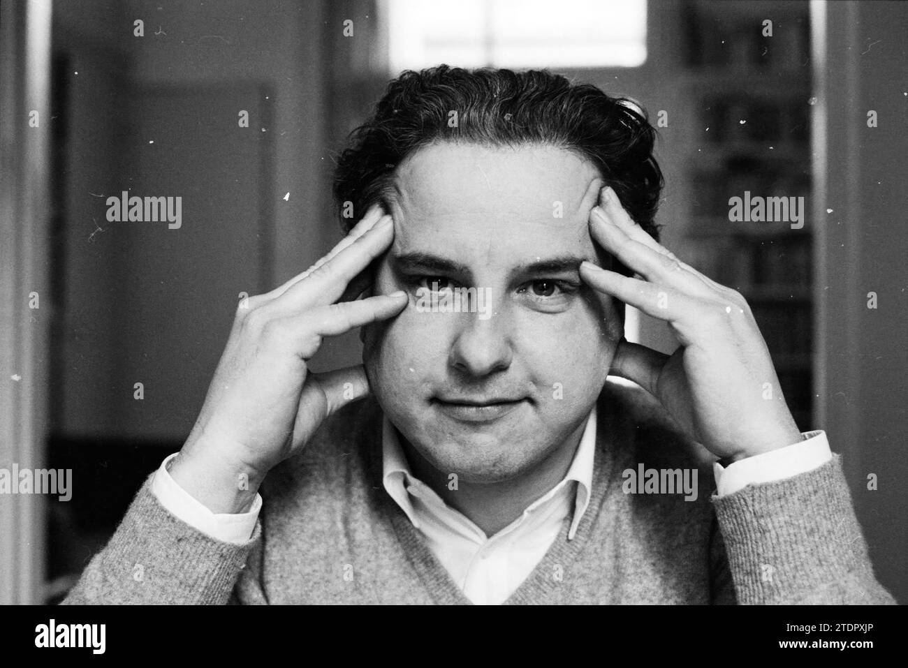 Paul J. Nelissen über CD, 26. Februar 1991, Whizgle News from the Past, Tailored for the Future. Erkunden Sie historische Geschichten, das Image der niederländischen Agentur aus einer modernen Perspektive, die die Lücke zwischen den Ereignissen von gestern und den Erkenntnissen von morgen überbrückt. Eine zeitlose Reise, die die Geschichten prägt, die unsere Zukunft prägen Stockfoto