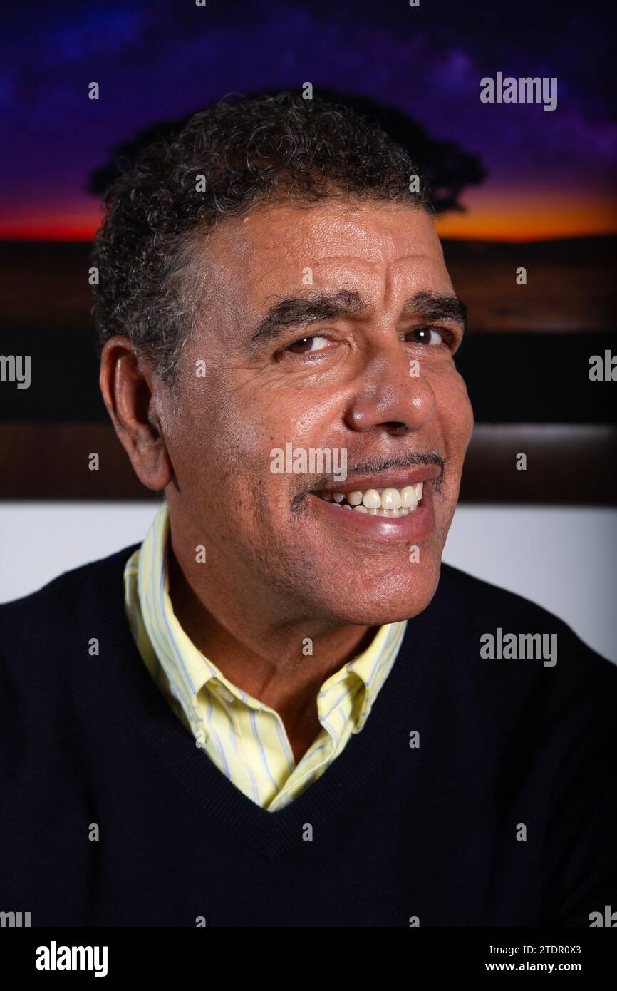 Chris Kamara MBE, ehemaliger englischer Fußballspieler und Manager, der von 1992 bis 20 als Moderator und Fußballanalyst bei Sky Sports arbeitete Stockfoto