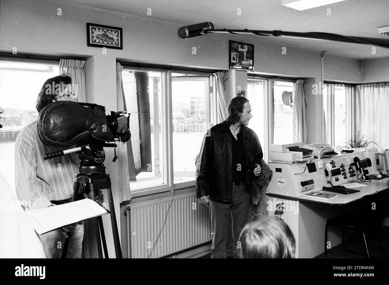 Filmaufnahmen, Whizgle News aus der Vergangenheit, maßgeschneidert für die Zukunft. Erkunden Sie historische Geschichten, das Image der niederländischen Agentur aus einer modernen Perspektive, die die Lücke zwischen den Ereignissen von gestern und den Erkenntnissen von morgen überbrückt. Eine zeitlose Reise, die die Geschichten prägt, die unsere Zukunft prägen Stockfoto