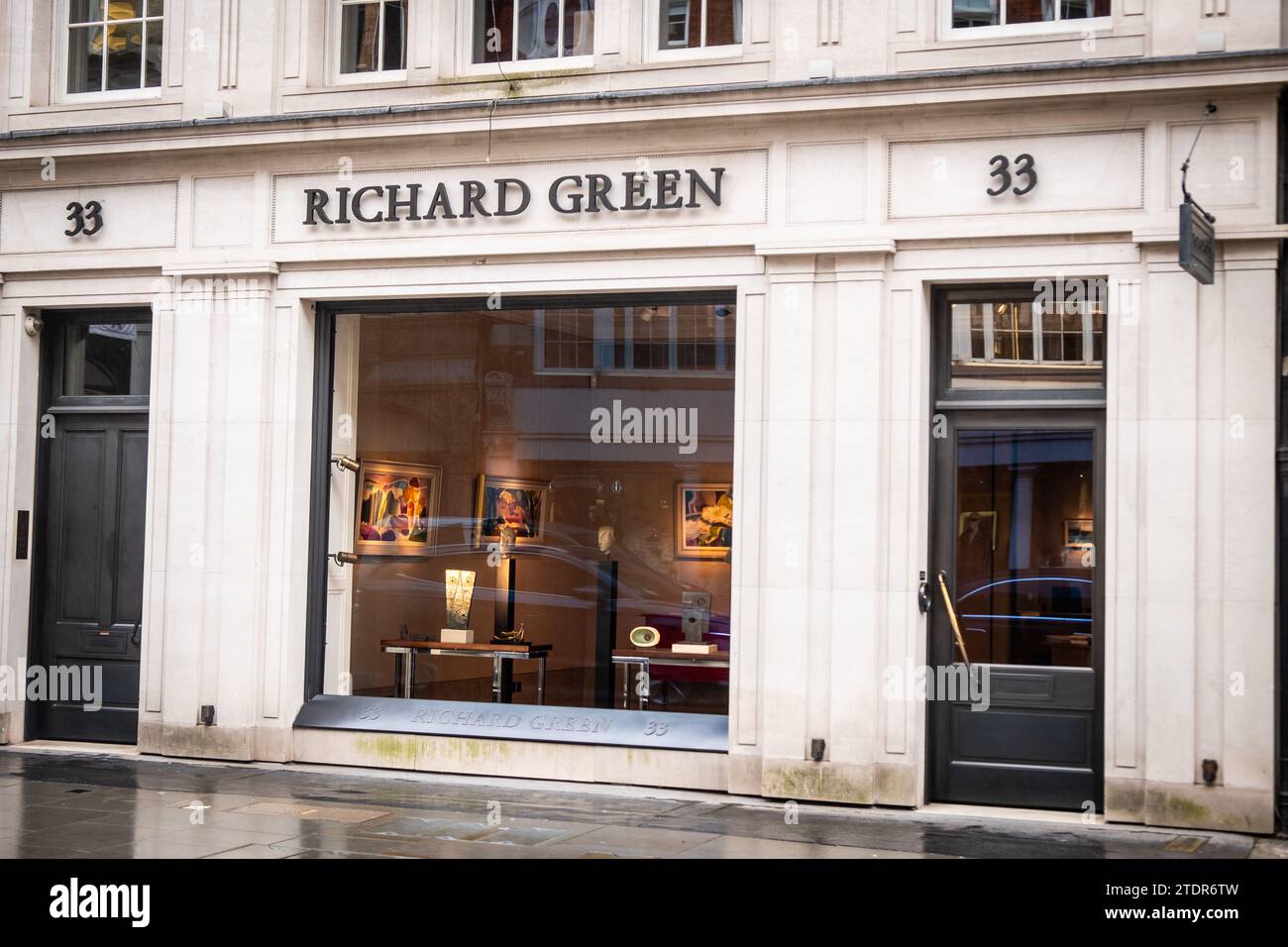 LONDON, 14. DEZEMBER 2023: Richard Green auf der Bond Streetm Mayfair. Etablierte Galerie, spezialisiert auf impressionistische und moderne britische Gemälde. Stockfoto