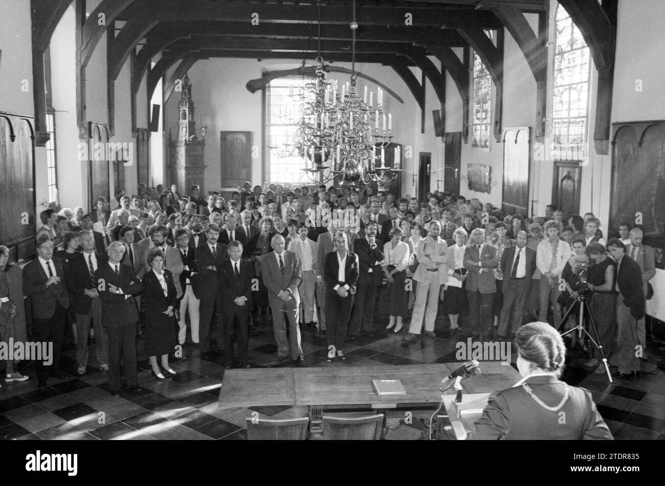 Eröffnung und Übertragung des Spaarnestad Archivs, Fotografie, Öffnung, Eröffnung, Inbetriebnahme, Transfer, 04-09-1986, Whizgle News aus der Vergangenheit, zugeschnitten auf die Zukunft. Erkunden Sie historische Geschichten, das Image der niederländischen Agentur aus einer modernen Perspektive, die die Lücke zwischen den Ereignissen von gestern und den Erkenntnissen von morgen überbrückt. Eine zeitlose Reise, die die Geschichten prägt, die unsere Zukunft prägen Stockfoto