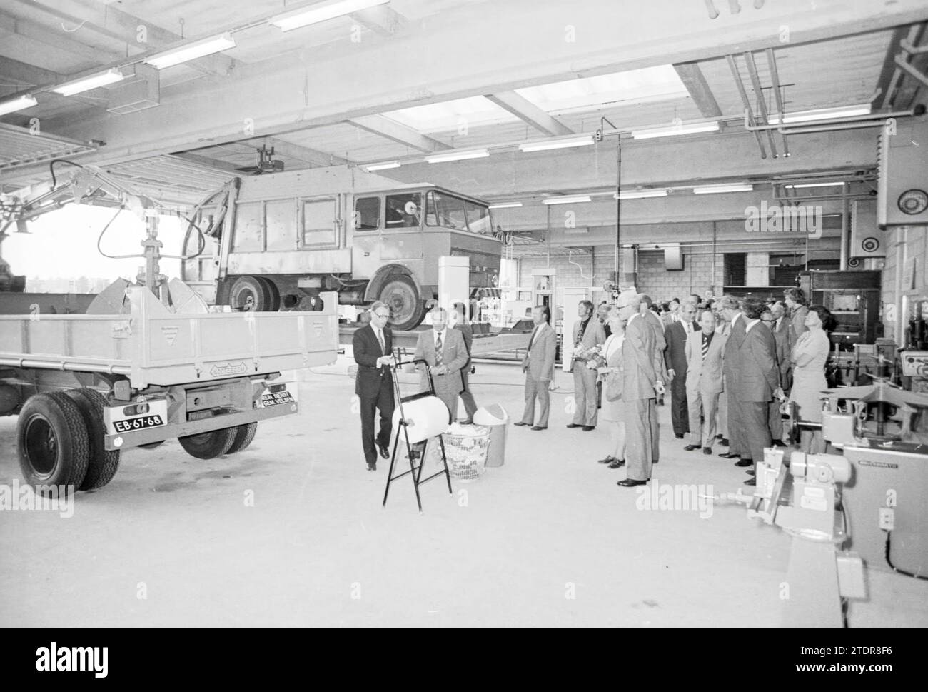 Eröffnung R.O.P.C. Velsen Gebäude, Eröffnung, Öffnungen, Inbetriebnahme, 03-09-1973, Whizgle News aus der Vergangenheit, zugeschnitten auf die Zukunft. Erkunden Sie historische Geschichten, das Image der niederländischen Agentur aus einer modernen Perspektive, die die Lücke zwischen den Ereignissen von gestern und den Erkenntnissen von morgen überbrückt. Eine zeitlose Reise, die die Geschichten prägt, die unsere Zukunft prägen Stockfoto