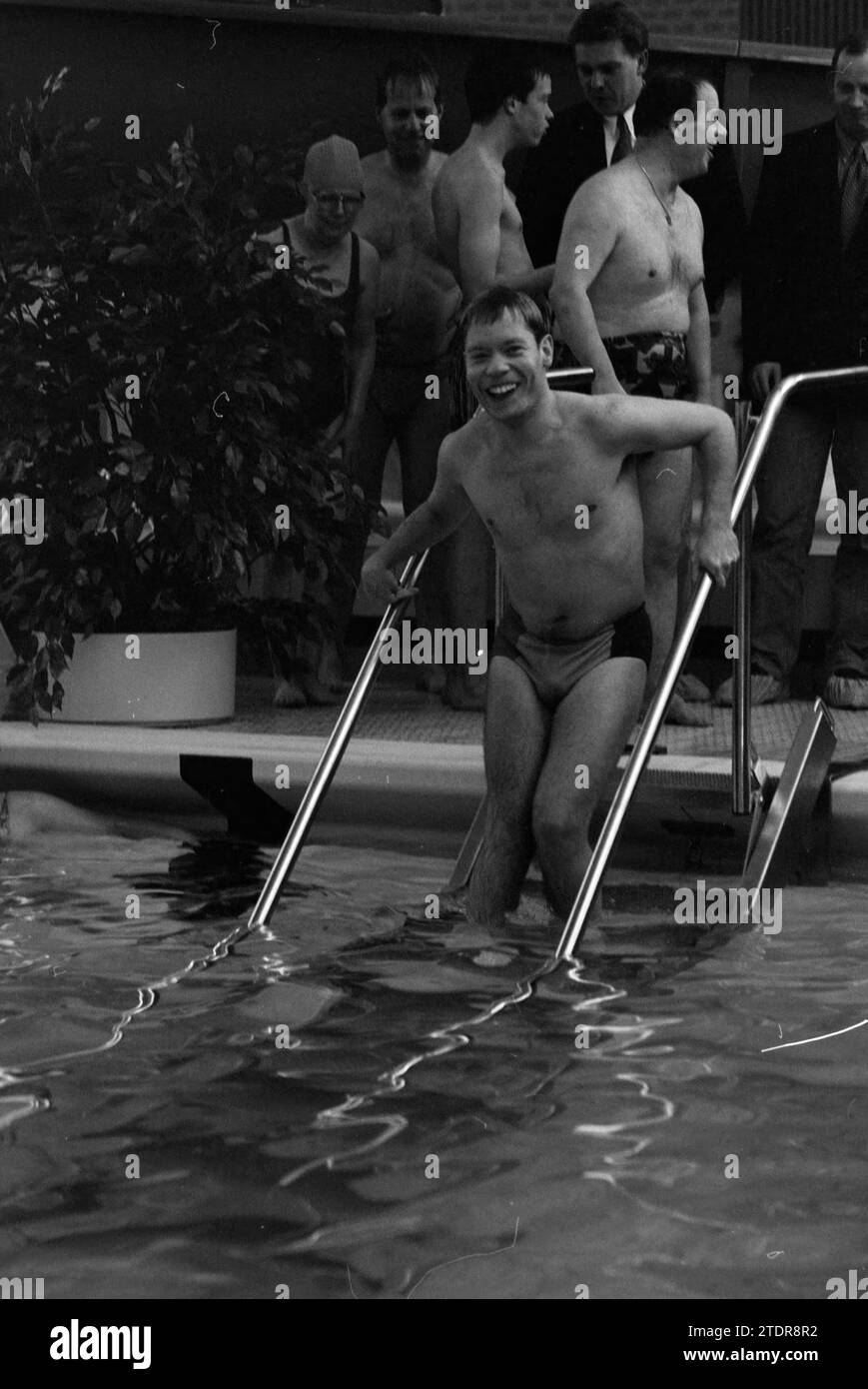 Inbetriebnahme von Treppen, Hoogeberg, 01.09.1995, Whizgle News aus der Vergangenheit, zugeschnitten auf die Zukunft. Erkunden Sie historische Geschichten, das Image der niederländischen Agentur aus einer modernen Perspektive, die die Lücke zwischen den Ereignissen von gestern und den Erkenntnissen von morgen überbrückt. Eine zeitlose Reise, die die Geschichten prägt, die unsere Zukunft prägen Stockfoto