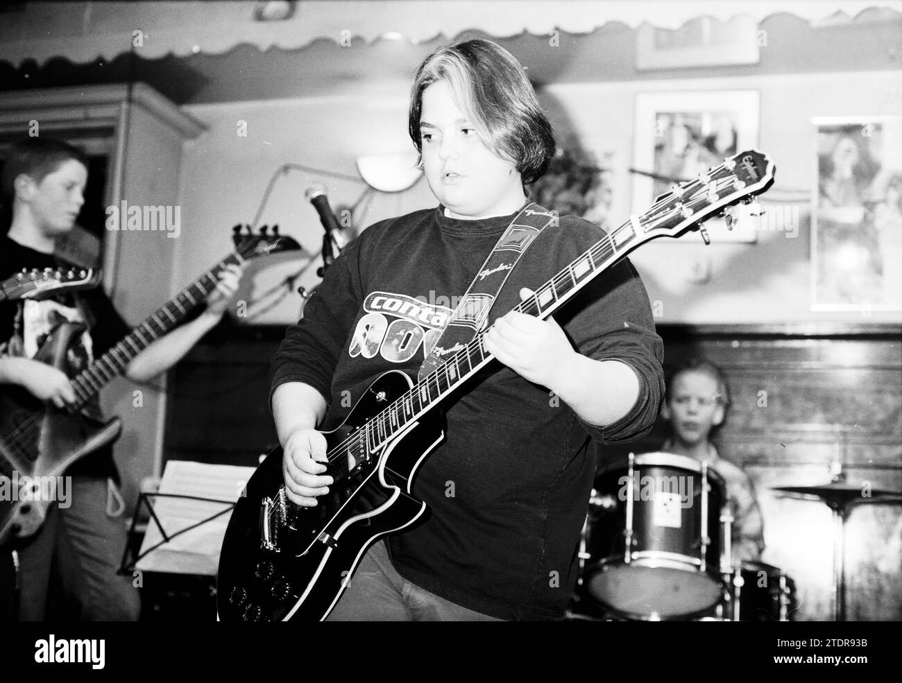 Junge Band, Taverna Imperial, H'lem, Haarlem, Niederlande, 28-02-1996, Whizgle News aus der Vergangenheit, zugeschnitten auf die Zukunft. Erkunden Sie historische Geschichten, das Image der niederländischen Agentur aus einer modernen Perspektive, die die Lücke zwischen den Ereignissen von gestern und den Erkenntnissen von morgen überbrückt. Eine zeitlose Reise, die die Geschichten prägt, die unsere Zukunft prägen Stockfoto