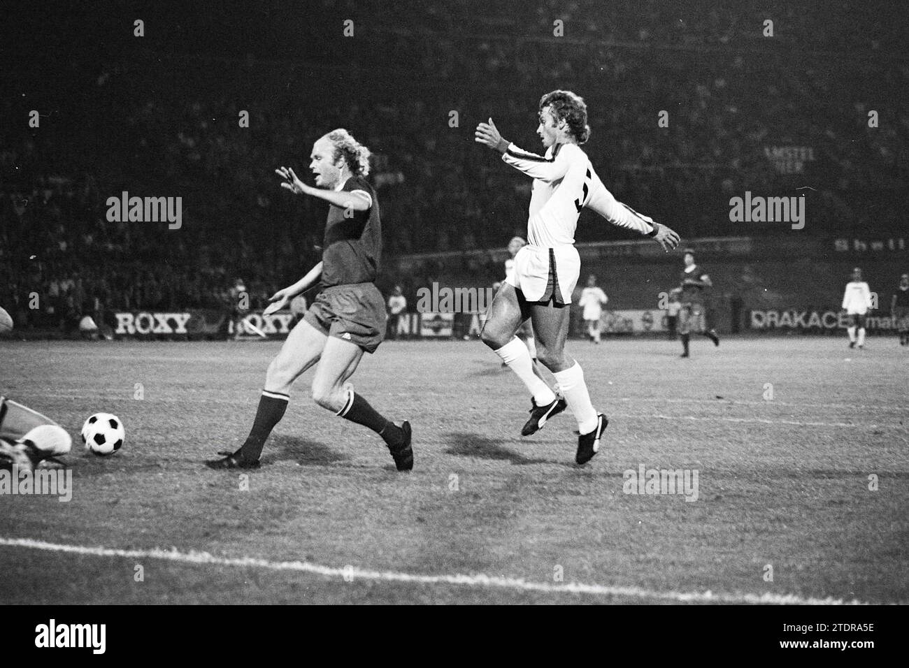 Football Amsterdam 701, Anderlecht - Leeds United, Football, 06-08-1976, Whizgle News from the Past, Tailored for the Future. Erkunden Sie historische Geschichten, das Image der niederländischen Agentur aus einer modernen Perspektive, die die Lücke zwischen den Ereignissen von gestern und den Erkenntnissen von morgen überbrückt. Eine zeitlose Reise, die die Geschichten prägt, die unsere Zukunft prägen Stockfoto