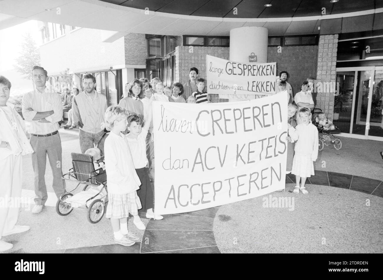 Action Kalorama Hoofddorp Town Hall, Hoofddorp, Niederlande, 12-08-1987, Whizgle News from the Past, maßgeschneidert für die Zukunft. Erkunden Sie historische Geschichten, das Image der niederländischen Agentur aus einer modernen Perspektive, die die Lücke zwischen den Ereignissen von gestern und den Erkenntnissen von morgen überbrückt. Eine zeitlose Reise, die die Geschichten prägt, die unsere Zukunft prägen Stockfoto