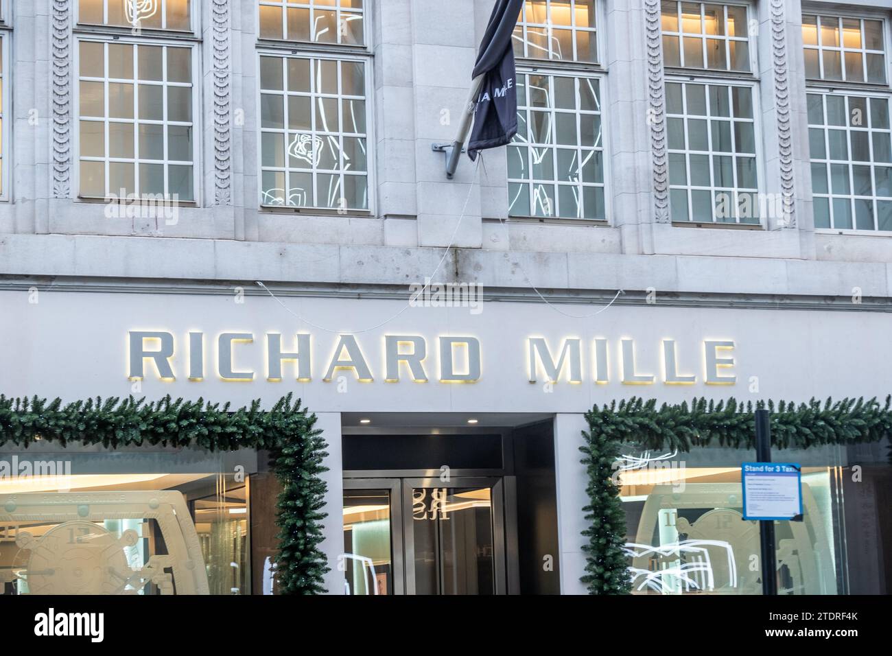LONDON, 14. DEZEMBER 2023: Richard Mille, Schweizer Uhrenmarke in der Bond Street Stockfoto