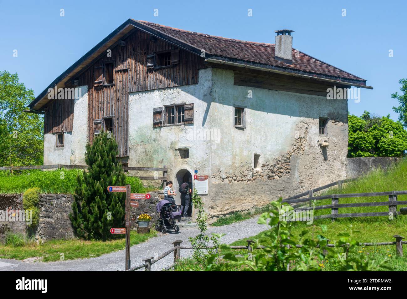 Maienfeld: Heididörfli (Heididorf) im Weiler Rofels, Haus Heidihaus in Bündner Herrschaft, Graubünden, Graubünden, Schweiz Stockfoto