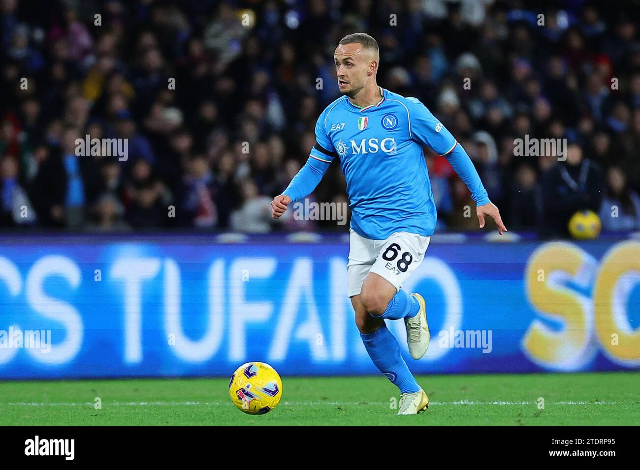 Stanislav Lobotka vom SSC Napoli während des Fußballspiels der Serie A zwischen SSC Napoli und Cagliari Calcio im Diego Armando Maradona Stadion in Neapel (Italien) am 16. Dezember 2023. Stockfoto