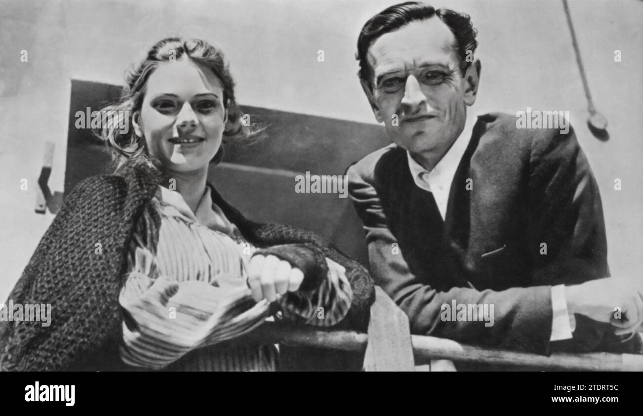 David Lean, ein renommierter Regisseur, arbeitete mit der neu entdeckten Star Josephine Stuart in der Verfilmung von Oliver Twist (1948) zusammen. Während Leans Regie dieser klassischen Charles Dickens Geschichte eine unverwechselbare Vision und Tiefe brachte, fügte Josephine Stuart in ihrer Rolle dem Film eine frische und überzeugende Dimension hinzu. Diese Zusammenarbeit markierte ein wichtiges Kapitel in ihren beiden Karrieren, indem sie Leans filmische Expertise mit Stuarts aufstrebendem Talent verschmolz, um ein unvergessliches Stück Kino zu schaffen. Stockfoto