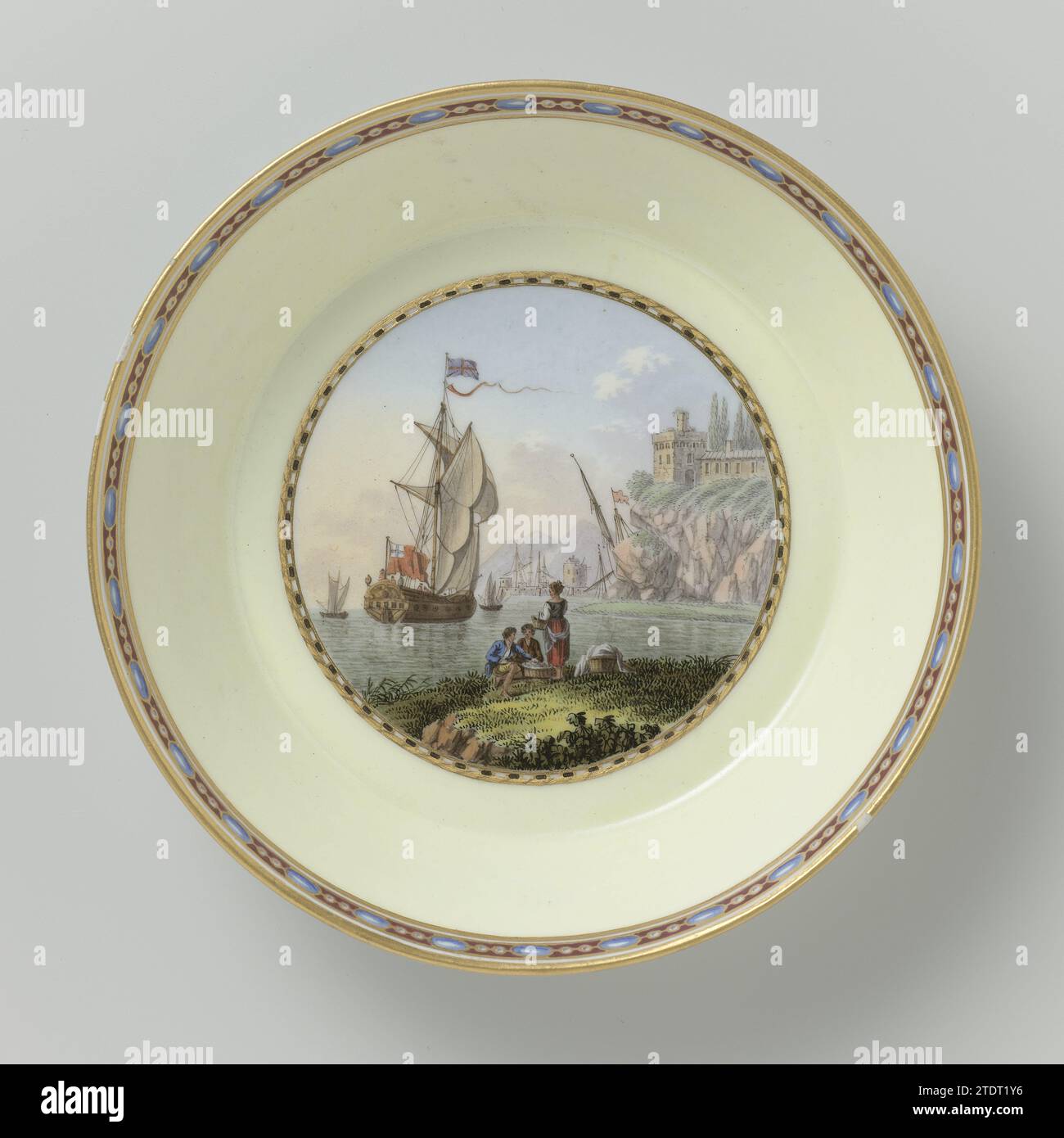 Schüssel, mehrfarbig bemalt mit Hafengesicht, Meissener Porzellan Manufaktur, 1804 Porzellanschale, bemalt mit einer Porzellanscheibe in einem Oval, das in gelbem Schaft aufbewahrt wird. Das Gericht ist markiert. Schwimmende Porzellanschale aus Porzellan, bemalt mit einer Porzellanfläche in einem Oval, das in einem gelben Schaft aufbewahrt wird. Das Gericht ist markiert. Schweben Sie Porzellan Stockfoto