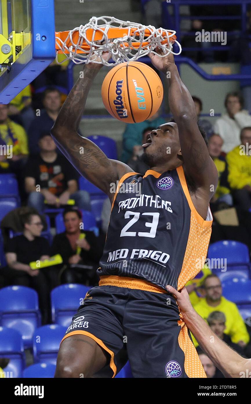 Opava, Tschechische Republik. Dezember 2023. De’Shawn Stephens (Promitheas) in Aktion während der Männer Basketball Champions League, Gruppe B, 6. Runde, BK Opava vs Promitheas Patras, in Opava, Tschechische Republik, 19. Dezember 2023. Quelle: Petr Sznapka/CTK Photo/Alamy Live News Stockfoto