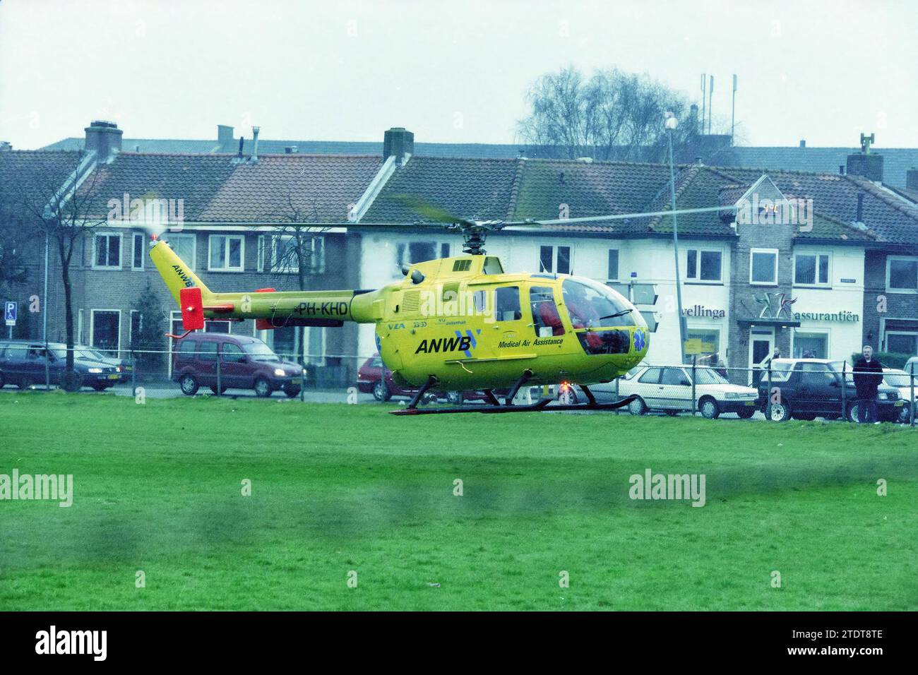 Trauma Helikopter, Haarlem, Niederlande, 16-03-2001, Whizgle News from the Past, maßgeschneidert für die Zukunft. Erkunden Sie historische Geschichten, das Image der niederländischen Agentur aus einer modernen Perspektive, die die Lücke zwischen den Ereignissen von gestern und den Erkenntnissen von morgen überbrückt. Eine zeitlose Reise, die die Geschichten prägt, die unsere Zukunft prägen Stockfoto