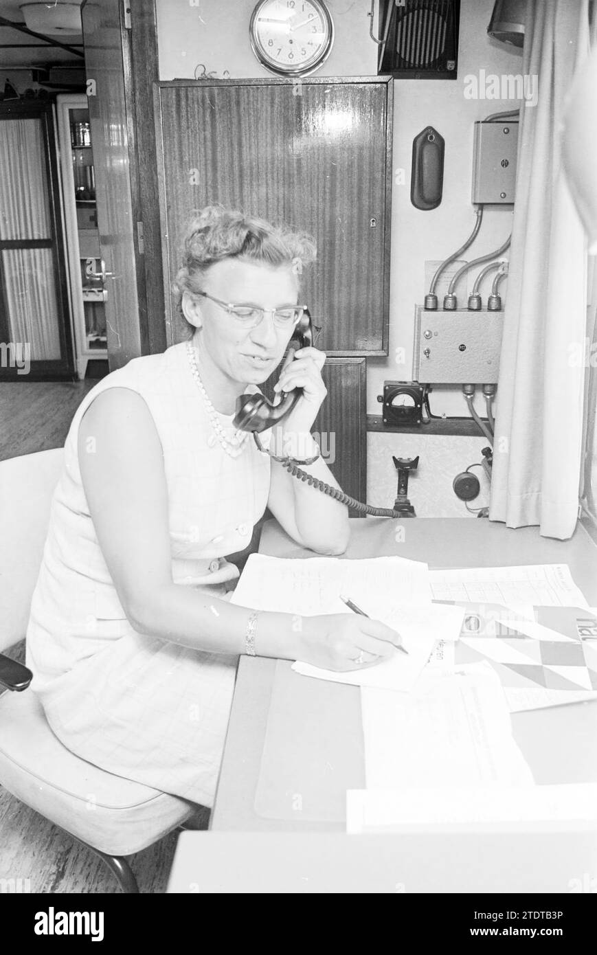 Krankenhausschiff Henri Dunant [J. Henry Dunant], Rotes Kreuz, Rotes Kreuz Krankenhaus, 01-09-1970, Whizgle News from the Past, zugeschnitten auf die Zukunft. Erkunden Sie historische Geschichten, das Image der niederländischen Agentur aus einer modernen Perspektive, die die Lücke zwischen den Ereignissen von gestern und den Erkenntnissen von morgen überbrückt. Eine zeitlose Reise, die die Geschichten prägt, die unsere Zukunft prägen Stockfoto