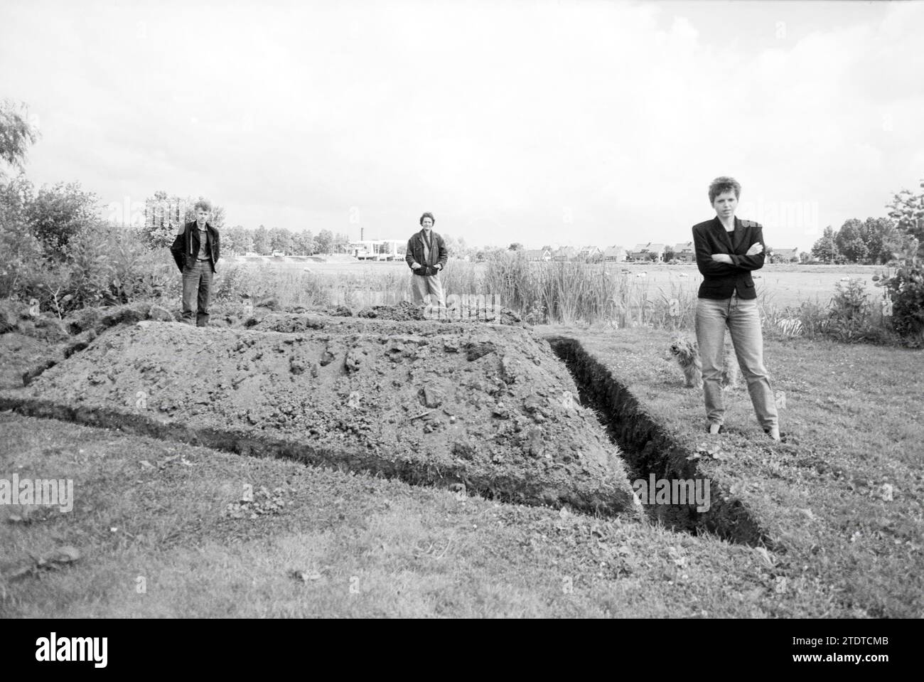 Drei Künstler 't Oude Slot, Heemstede, Niederlande, 13-06-1990, Whizgle News from the Past, maßgeschneidert für die Zukunft. Erkunden Sie historische Geschichten, das Image der niederländischen Agentur aus einer modernen Perspektive, die die Lücke zwischen den Ereignissen von gestern und den Erkenntnissen von morgen überbrückt. Eine zeitlose Reise, die die Geschichten prägt, die unsere Zukunft prägen Stockfoto