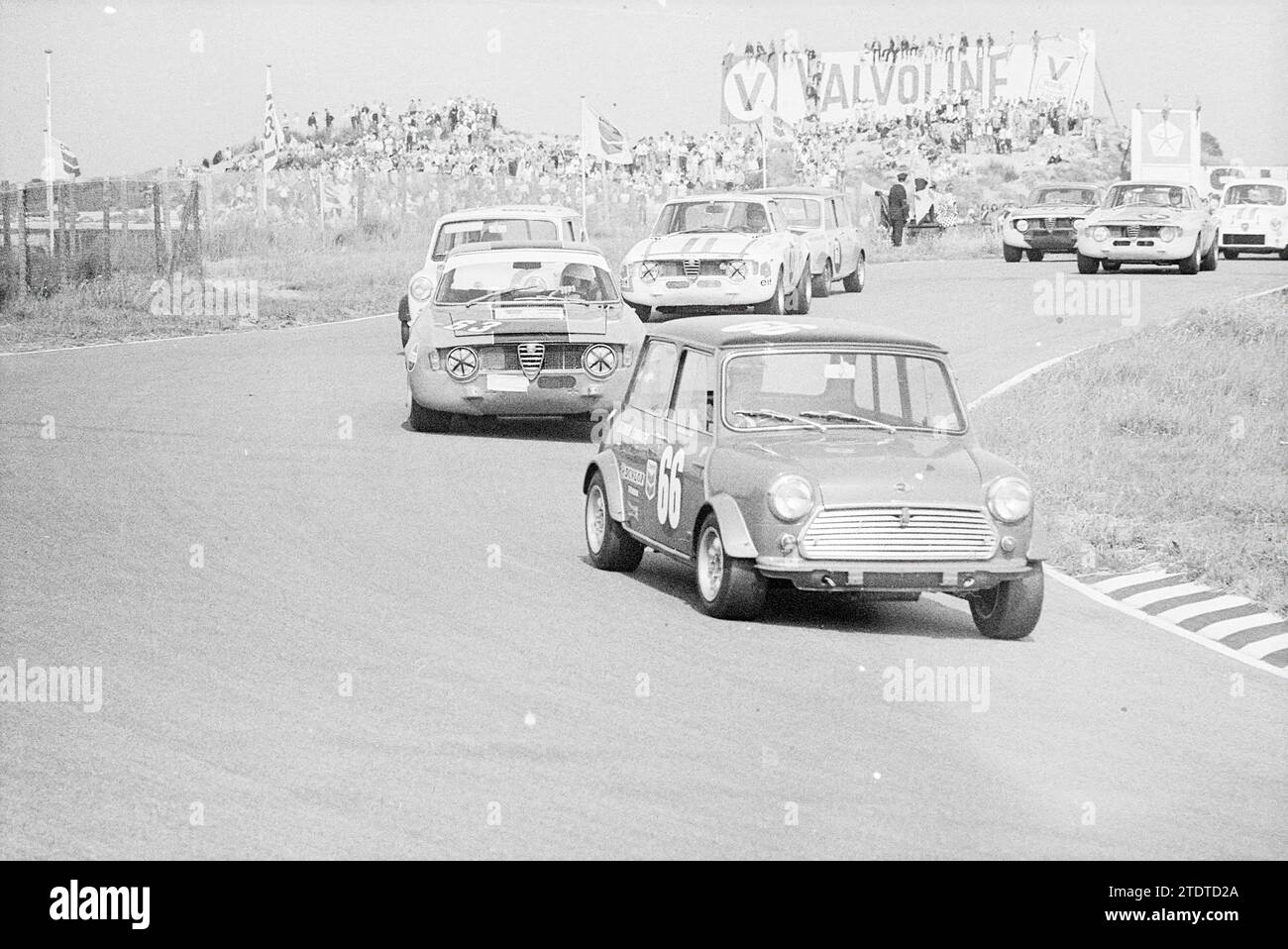 Autorennstrecke Zandvoort, Zandvoort, 08-08-1970, Whizgle News from the Past, maßgeschneidert für die Zukunft. Erkunden Sie historische Geschichten, das Image der niederländischen Agentur aus einer modernen Perspektive, die die Lücke zwischen den Ereignissen von gestern und den Erkenntnissen von morgen überbrückt. Eine zeitlose Reise, die die Geschichten prägt, die unsere Zukunft prägen Stockfoto