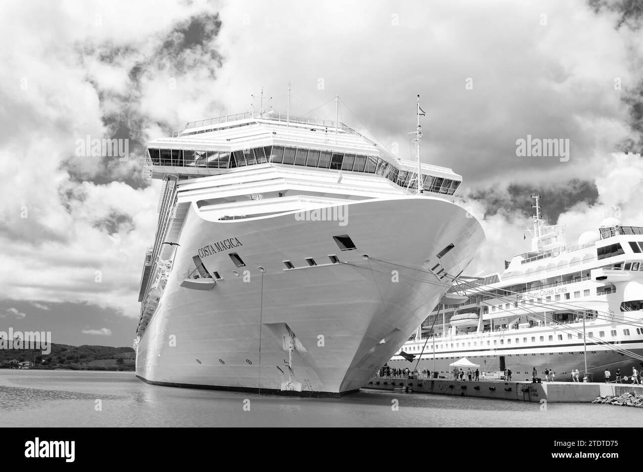 St. Johns, Antigua und Barbuda - 05. März 2016: kreuzfahrtschiff costa Magica, Vorderansicht Stockfoto