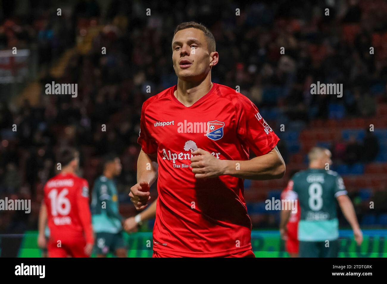 Unterhaching, Deutschland. Dezember 2023. Sebastian Maier (SpVgg Unterhaching, #10) Oberkoerper, SpVgg Unterhaching vs. SSV Jahn Regensburg, Fussball, 3. Liga, 20. Spieltag, Saison 23/24, 19.12.2023, DFL-VORSCHRIFTEN VERBIETEN JEDE VERWENDUNG VON FOTOS ALS BILDSEQUENZEN, Foto: Eibner-Pressefoto/Jenni Maul Credit: dpa/Alamy Live News Stockfoto