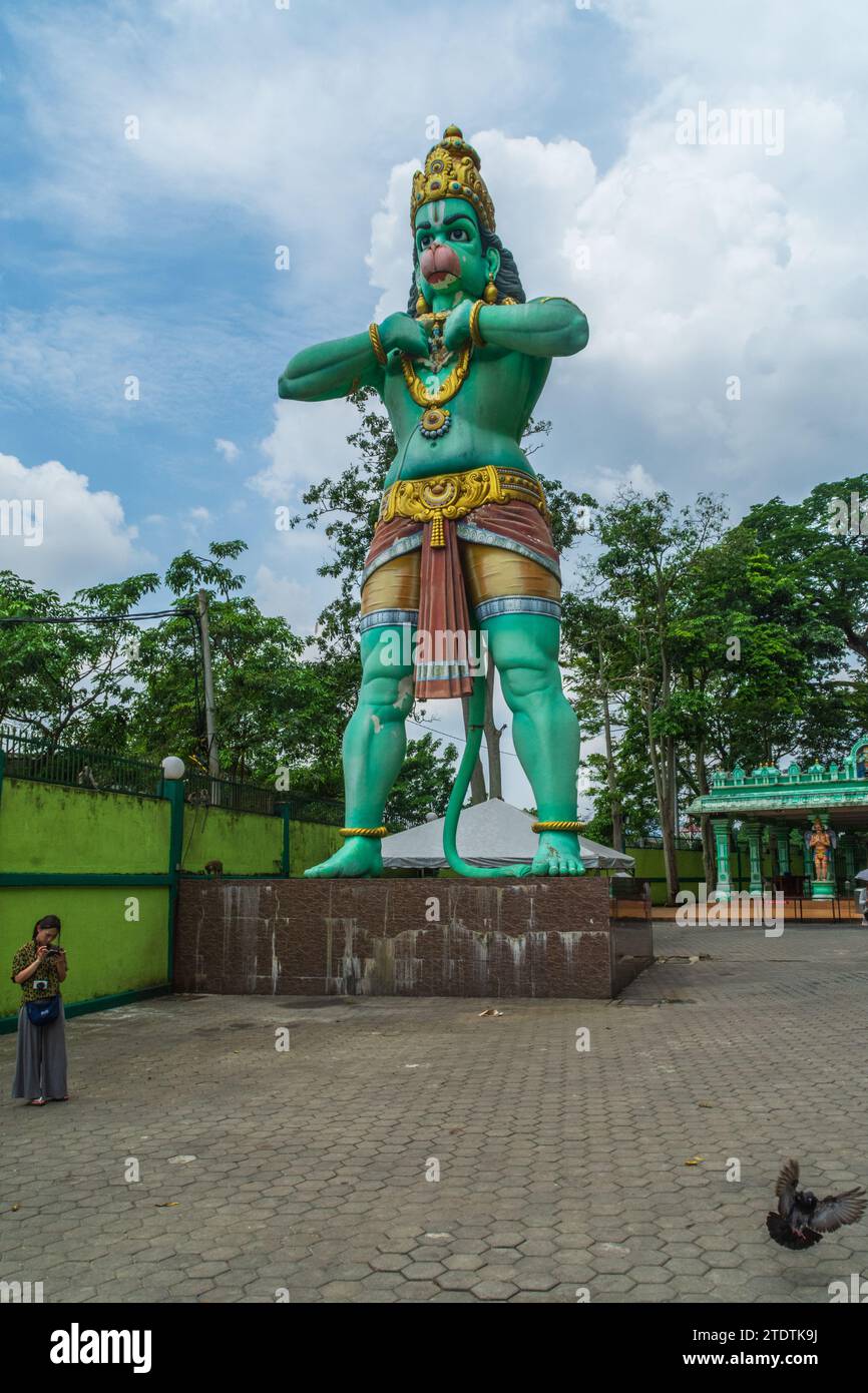 Batu Caves, Gombak, Malaysia - 7. März 2018: Statue von Lord Hanuman vor dem Sri Maha Mariamman Tempel. Stockfoto