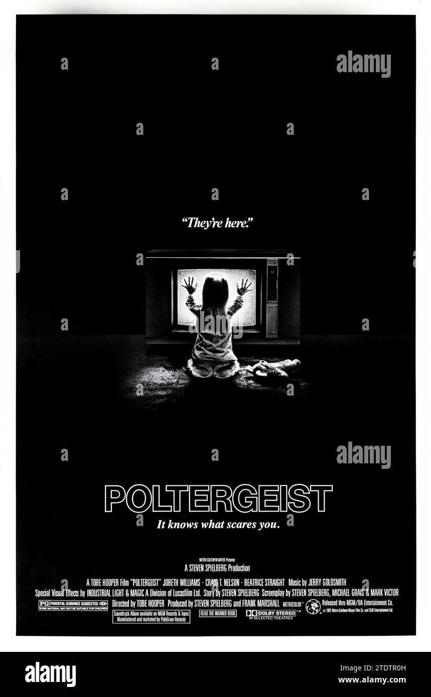 Poltergeist (1982) von Tobe Hooper mit JoBeth Williams, Heather O’Rourke und Craig T. Nelson. Horror über das Haus einer Familie, das von einer Schar dämonischer Geister heimgesucht wird. Foto eines Original-Posters aus dem Jahr 1982 (US) ***NUR FÜR REDAKTIONELLE ZWECKE***. Quelle: BFA/Metro-Goldwyn-Mayer Stockfoto