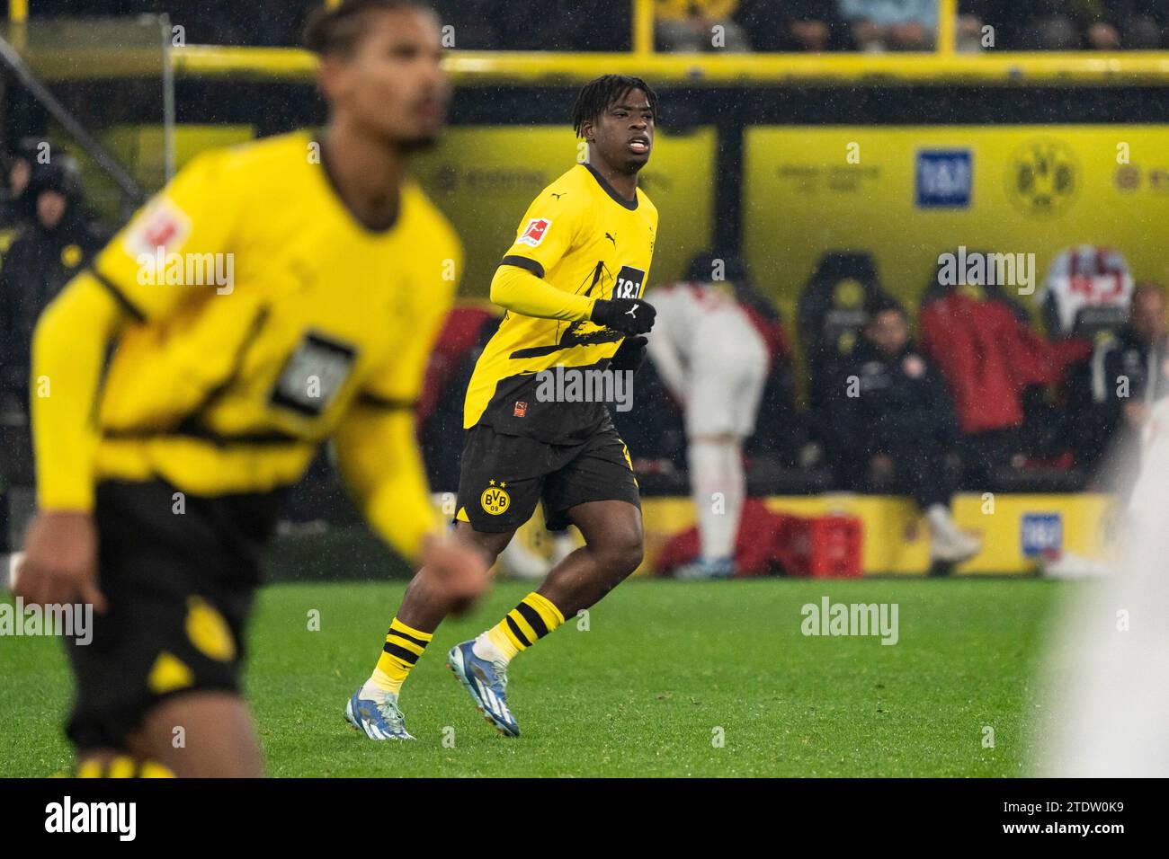 Dortmund, Deutschland. Dezember 2023. 19.12.2023, Signal Iduna Park, Dortmund, GER, 1. FBL, Borussia Dortmund vs. 1. FSV Mainz 05 im Bild: Samuel Bamba (BV Borussia Dortmund, #48) Foto © nordphoto GmbH/Christian Schulze DFL-Vorschriften verbieten jede Verwendung von Fotografien als Bildsequenzen und/oder Quasi-Video Credit: dpa/Alamy Live News Stockfoto