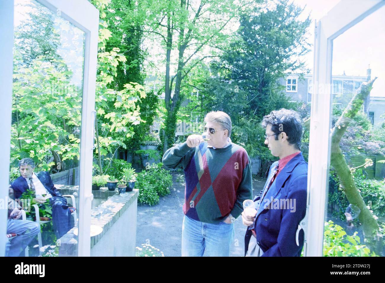 50 Jahre Presseagentur United Photos de Boer, Parklaan 14, Haarlem, Parklaan, Niederlande, 19-05-1995, Whizgle News aus der Vergangenheit, zugeschnitten auf die Zukunft. Erkunden Sie historische Geschichten, das Image der niederländischen Agentur aus einer modernen Perspektive, die die Lücke zwischen den Ereignissen von gestern und den Erkenntnissen von morgen überbrückt. Eine zeitlose Reise, die die Geschichten prägt, die unsere Zukunft prägen Stockfoto