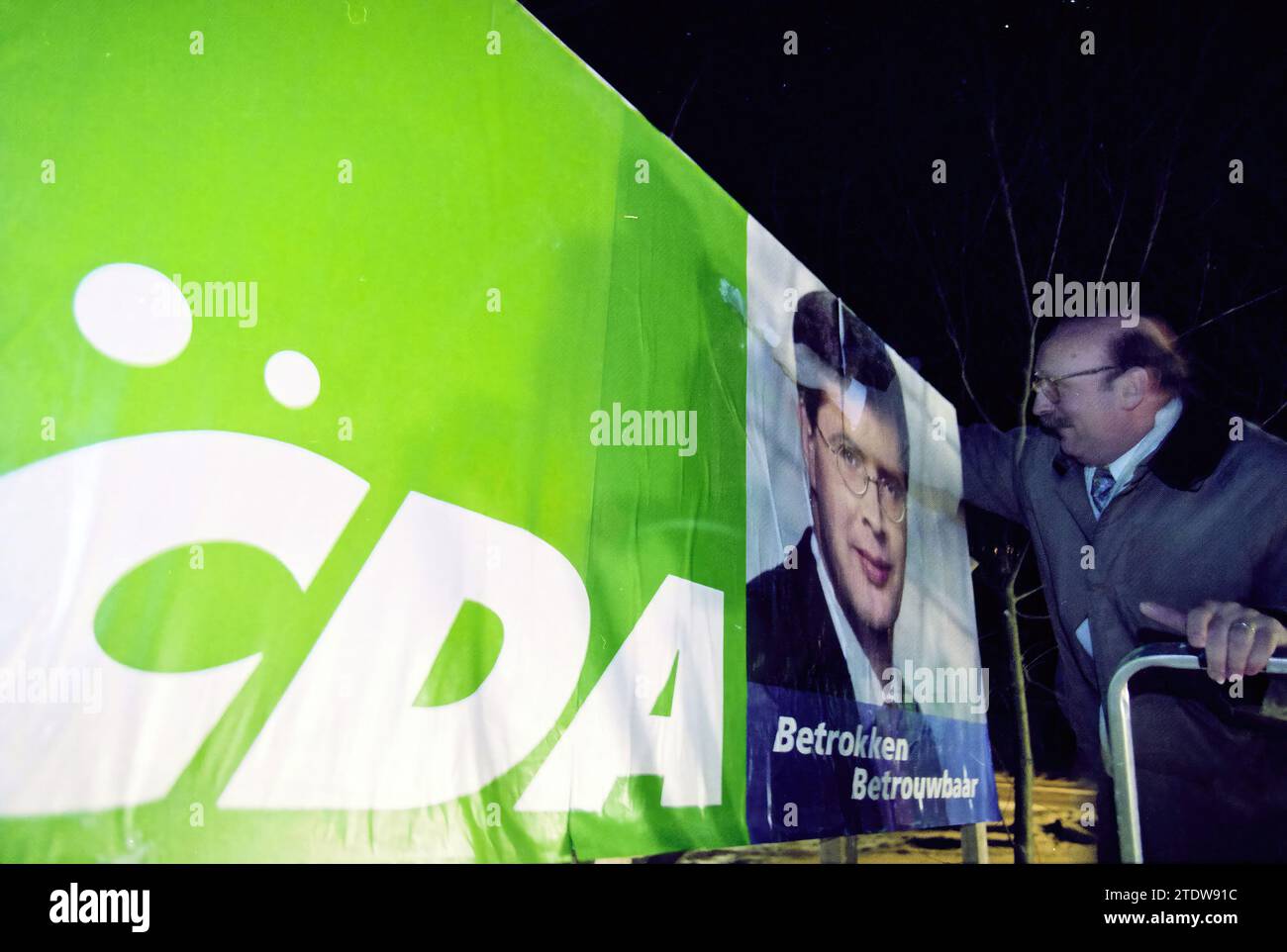 Poster CDA, Zijlweg, Overveen, Overveen, Zijlweg, 10-01-2003, Whizgle News aus der Vergangenheit, zugeschnitten auf die Zukunft. Erkunden Sie historische Geschichten, das Image der niederländischen Agentur aus einer modernen Perspektive, die die Lücke zwischen den Ereignissen von gestern und den Erkenntnissen von morgen überbrückt. Eine zeitlose Reise, die die Geschichten prägt, die unsere Zukunft prägen Stockfoto