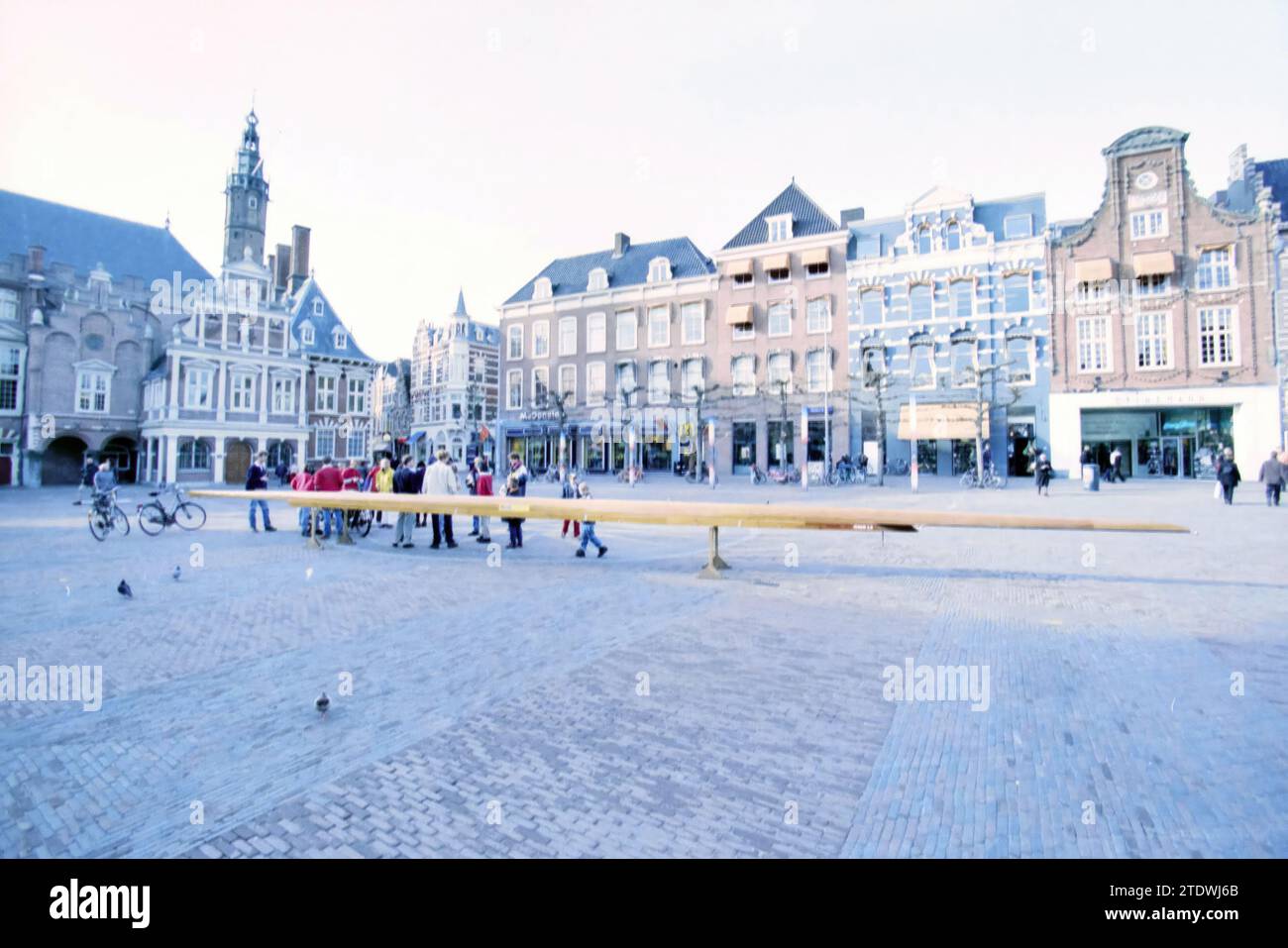 Studenten auf einer Bootsfahrt nach Haarlem, Haarlem, Niederlande, 17-03-1998, Whizgle News from the Past, maßgeschneidert für die Zukunft. Erkunden Sie historische Geschichten, das Image der niederländischen Agentur aus einer modernen Perspektive, die die Lücke zwischen den Ereignissen von gestern und den Erkenntnissen von morgen überbrückt. Eine zeitlose Reise, die die Geschichten prägt, die unsere Zukunft prägen Stockfoto