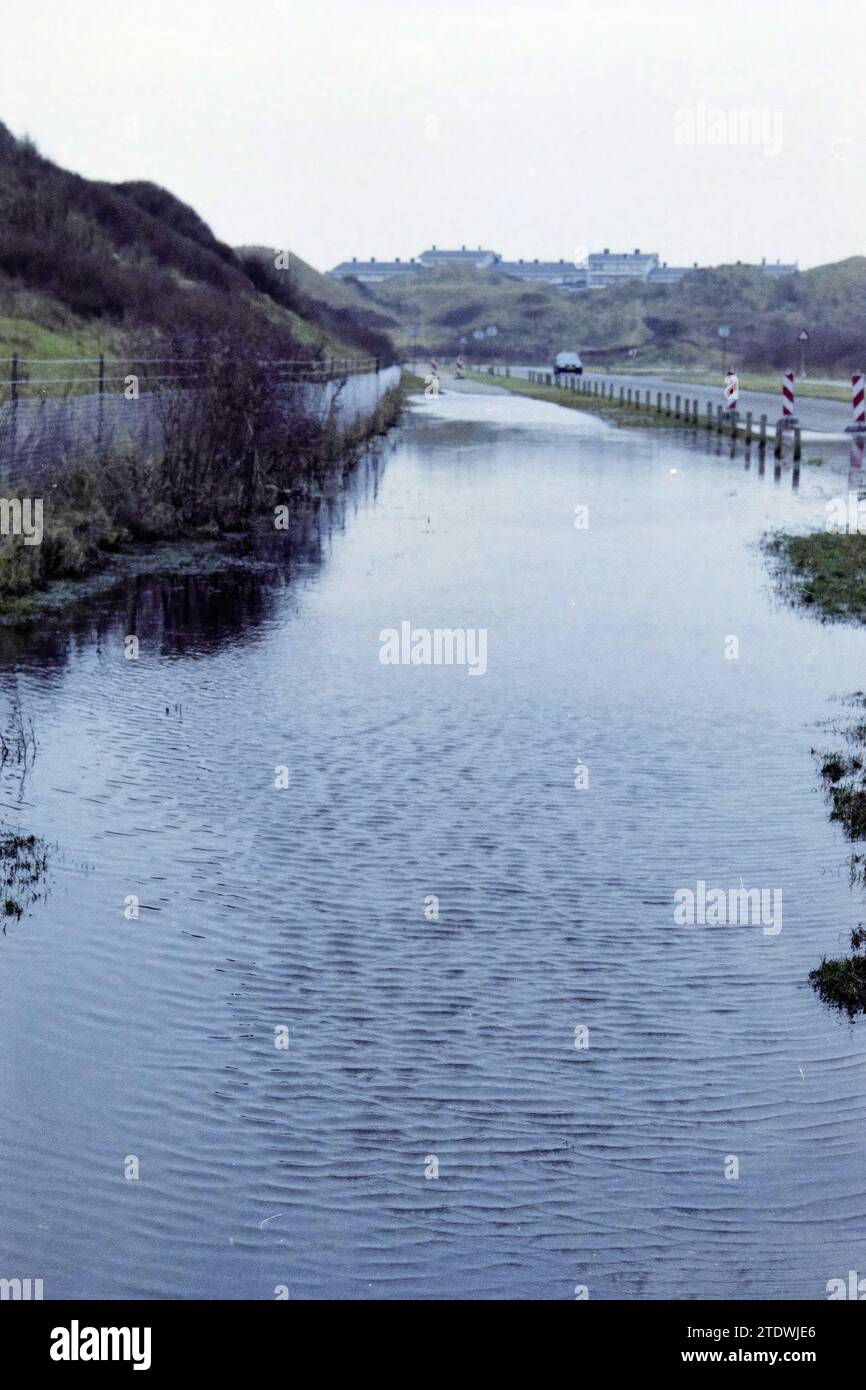 Lake, IJmuiderslag, 11-01-2000, Whizgle News from the Past, maßgeschneidert für die Zukunft. Erkunden Sie historische Geschichten, das Image der niederländischen Agentur aus einer modernen Perspektive, die die Lücke zwischen den Ereignissen von gestern und den Erkenntnissen von morgen überbrückt. Eine zeitlose Reise, die die Geschichten prägt, die unsere Zukunft prägen Stockfoto