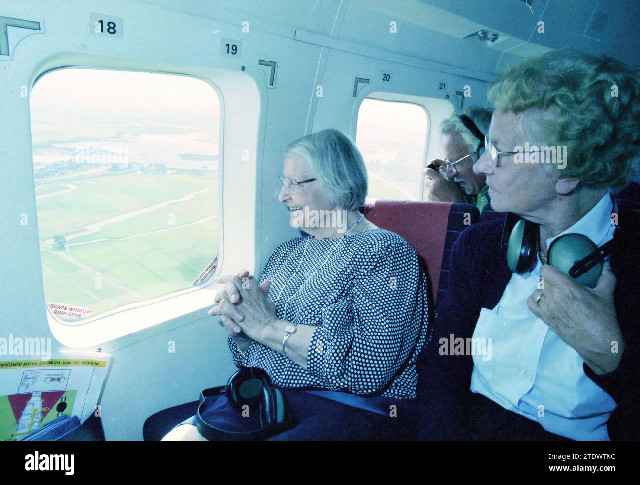 KLM Hubschrauberflug, 00-00-1998, Whizgle News aus der Vergangenheit, zugeschnitten auf die Zukunft. Erkunden Sie historische Geschichten, das Image der niederländischen Agentur aus einer modernen Perspektive, die die Lücke zwischen den Ereignissen von gestern und den Erkenntnissen von morgen überbrückt. Eine zeitlose Reise, die die Geschichten prägt, die unsere Zukunft prägen Stockfoto