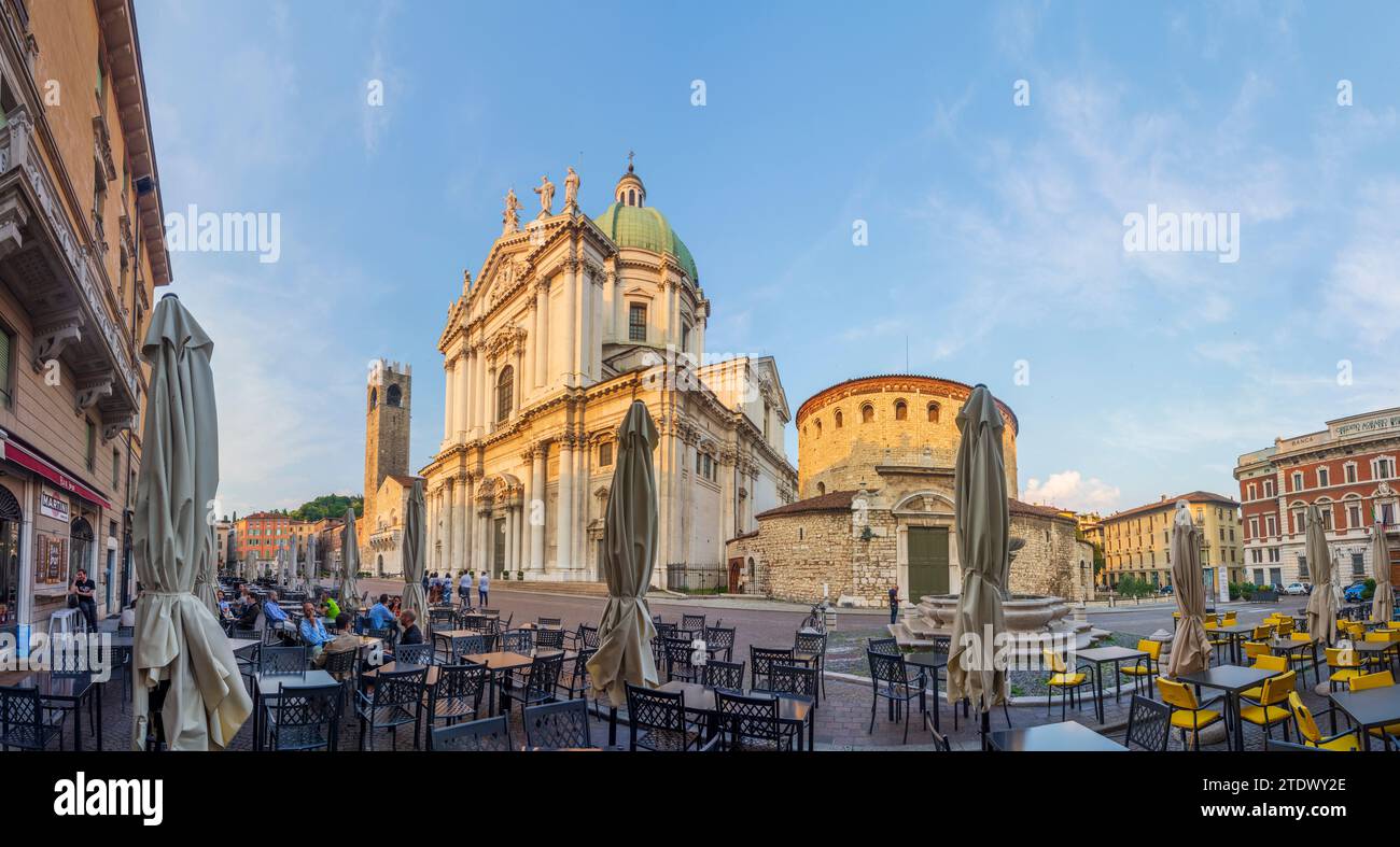 Brescia: Palazzo Broletto (Sitz der Provinz und der Präfektur Brescia), neue und alte Kathedrale, Piazza Paolo VI in Brescia, Lombardia Stockfoto