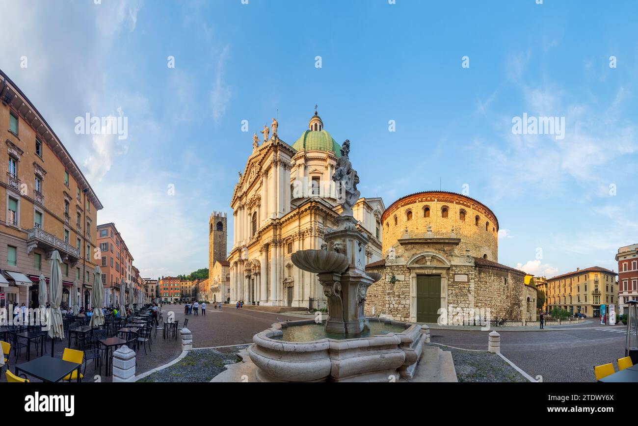 Brescia: Palazzo Broletto (Sitz der Provinz und der Präfektur Brescia), neue und alte Kathedrale, Piazza Paolo VI in Brescia, Lombardia Stockfoto