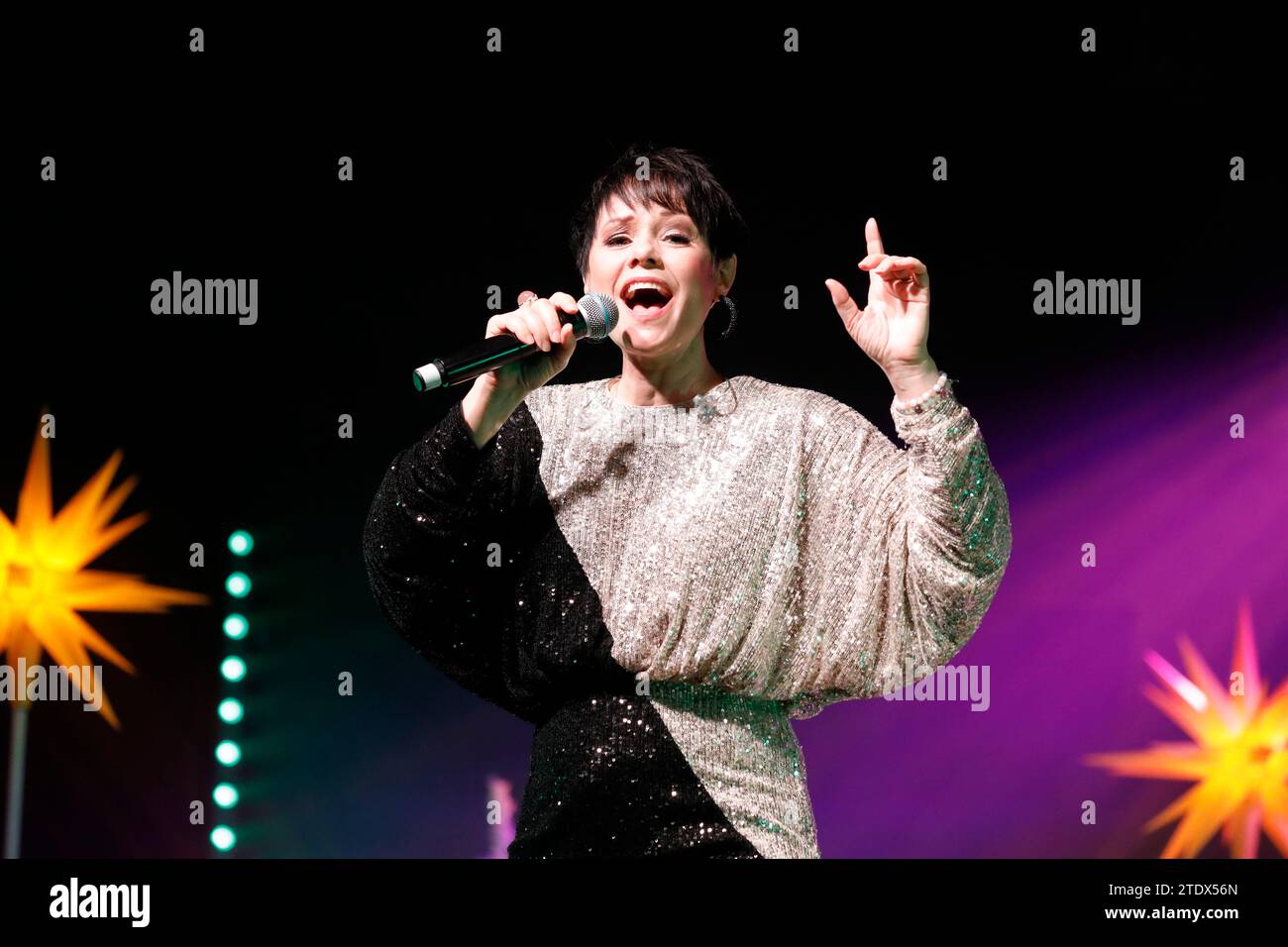 Francine Jordi bei „Weihnachten mit unseren Stars“ im Messe- & Veranstaltungspark. Löbau, 19.12.2023 Stockfoto