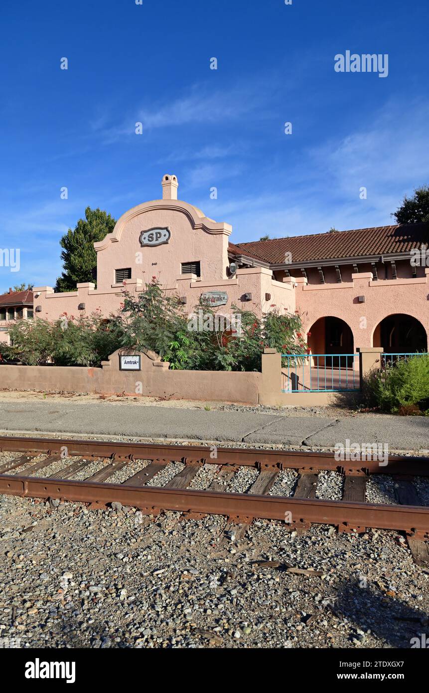 Davis, Kalifornien, USA. Der historische Bahnhof in der Universitätsstadt Davis, Kalifornien, wo sich die University of California, Davis, befindet. Stockfoto