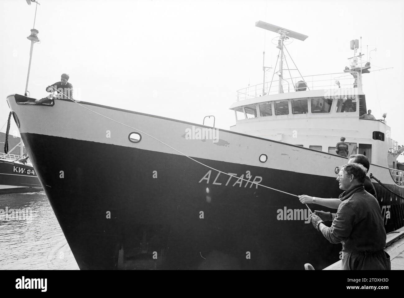 ALTAIR Pilot Ship Arrival, 13-05-1993, Whizgle News from the Past, maßgeschneidert für die Zukunft. Erkunden Sie historische Geschichten, das Image der niederländischen Agentur aus einer modernen Perspektive, die die Lücke zwischen den Ereignissen von gestern und den Erkenntnissen von morgen überbrückt. Eine zeitlose Reise, die die Geschichten prägt, die unsere Zukunft prägen. Stockfoto