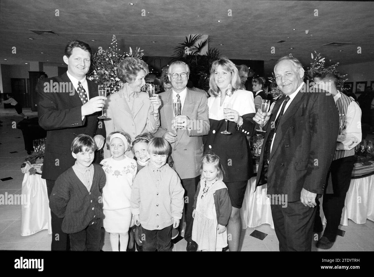 Eröffnung Van der Valk Motel A4, Rijksweg A4, 09-04-1992, Whizgle News from the Past, Tailored for the Future. Erkunden Sie historische Geschichten, das Image der niederländischen Agentur aus einer modernen Perspektive, die die Lücke zwischen den Ereignissen von gestern und den Erkenntnissen von morgen überbrückt. Eine zeitlose Reise, die die Geschichten prägt, die unsere Zukunft prägen. Stockfoto