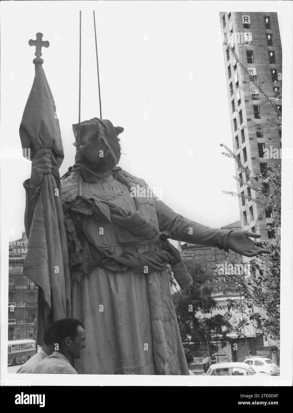 07/05/1972. Transfer der Statue von Christoph Kolumbus, auf der plaza