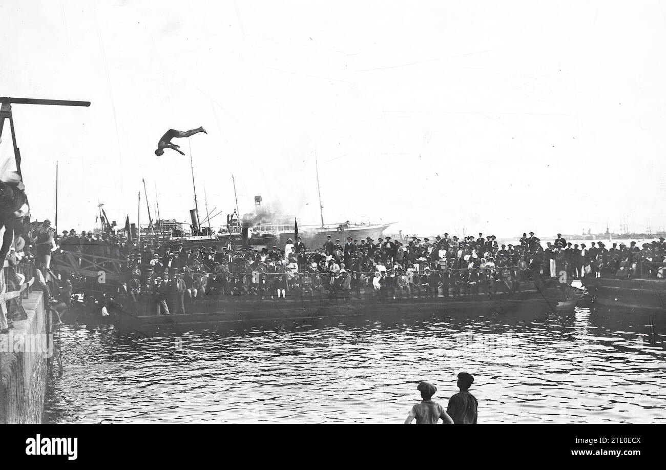 07/31/1913. Nautisches Festival in Barcelona. Ein interessanter Moment des Schwimmfestes im Hafen zum Nutzen des Kuratoriums für den Kampf gegen Tuberkulose. Quelle: Album / Archivo ABC / José Arija Stockfoto