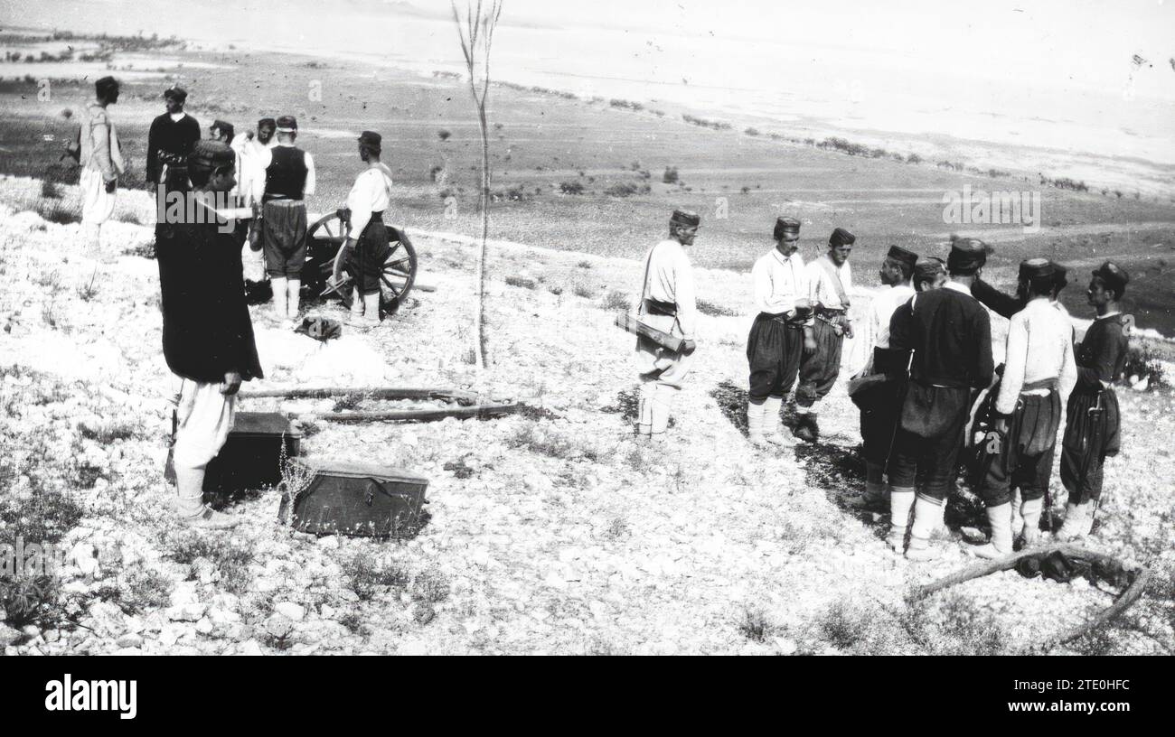 09/30/1912. Der Ostkrieg. Montenegrinische Artillerie krönt die Höhen von Podgoritza. Quelle: Album / Archivo ABC / Harlingue Stockfoto