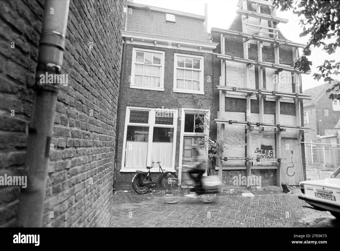 Hagestraat 21-23, Monument, Haarlem, Hagestraat, Niederlande, 15-10-1991, Whizgle News aus der Vergangenheit, zugeschnitten auf die Zukunft. Erkunden Sie historische Geschichten, das Image der niederländischen Agentur aus einer modernen Perspektive, die die Lücke zwischen den Ereignissen von gestern und den Erkenntnissen von morgen überbrückt. Eine zeitlose Reise, die die Geschichten prägt, die unsere Zukunft prägen. Stockfoto