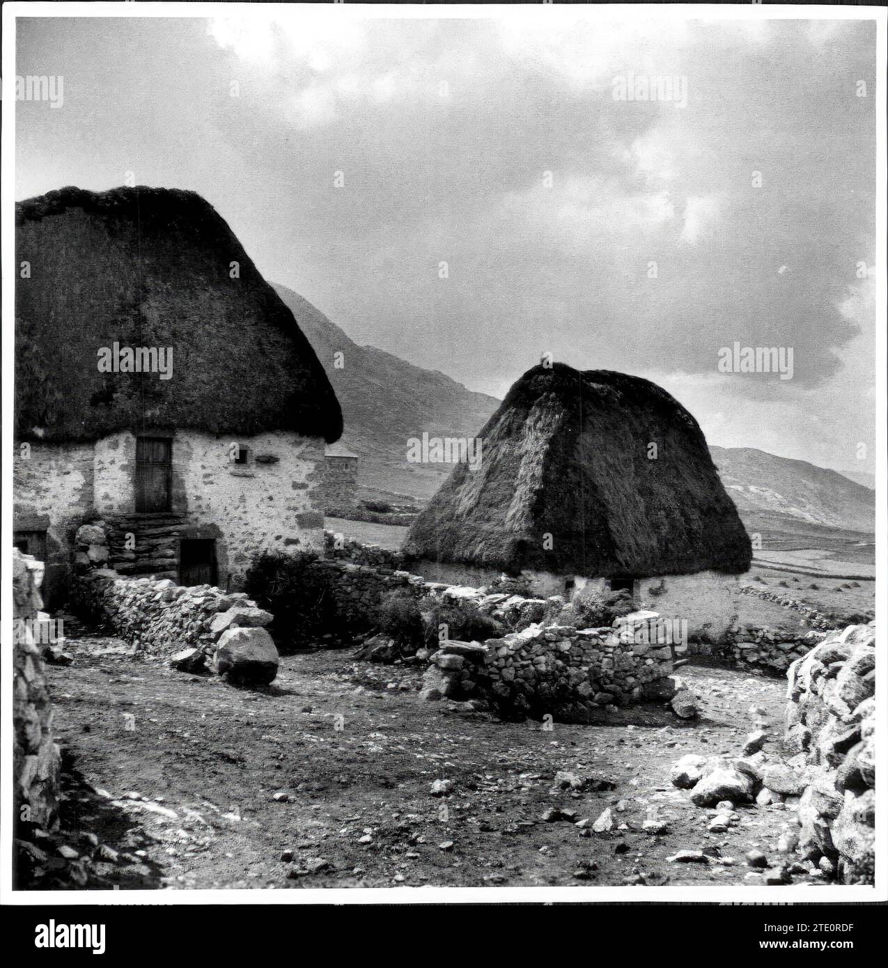 12/31/1929. Typische Häuser des León-Gebirges in Santa María del Puerto. Beschreibung: Album / Archivo ABC / Marques de Santa María Del Villar Stockfoto