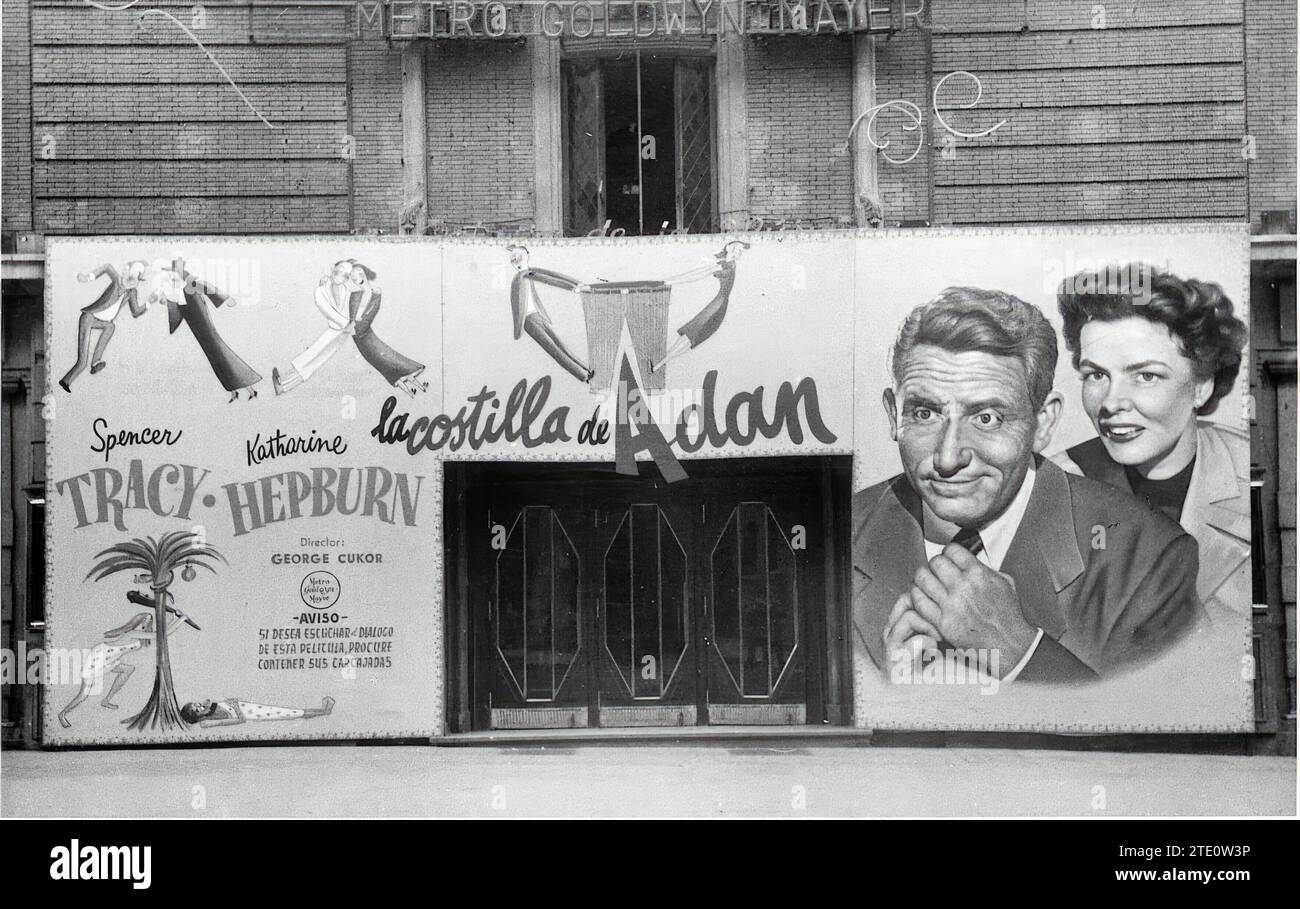 Madrid, 27.09.1950. Poster für „Adams Rib“ Bei seiner Premiere im Kino Palacio de la Música in Madrid. Quelle: Album / Archivo ABC / Albero y Segovia Stockfoto