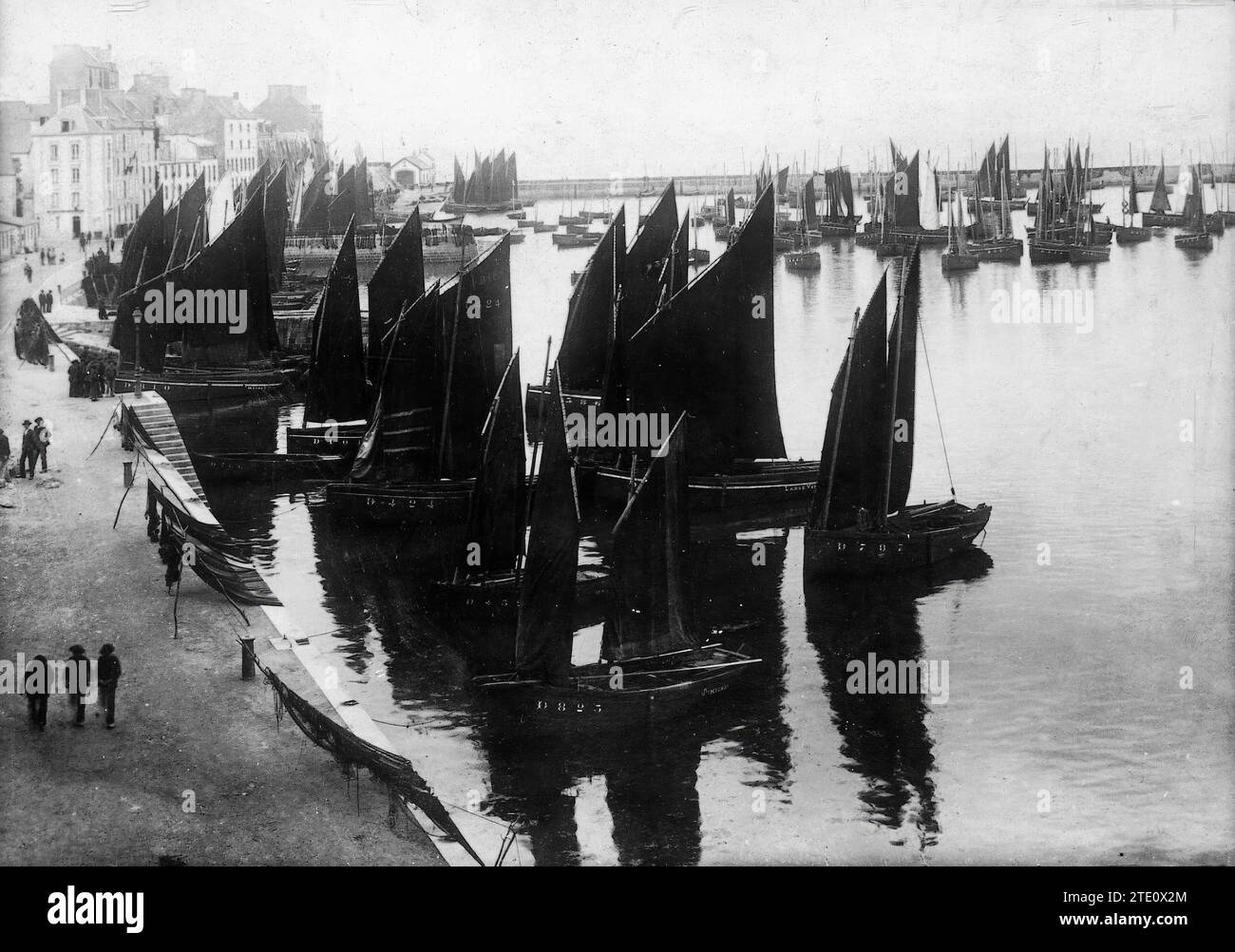 01/31/1913. Die Sardinenkrise in der Bretagne. Aussehen eines Hafens, in dem die für den Fischfang bestimmten Schiffe vor Anker liegen und inaktiv sind. Quelle: Album / Archivo ABC / Harlingue Stockfoto